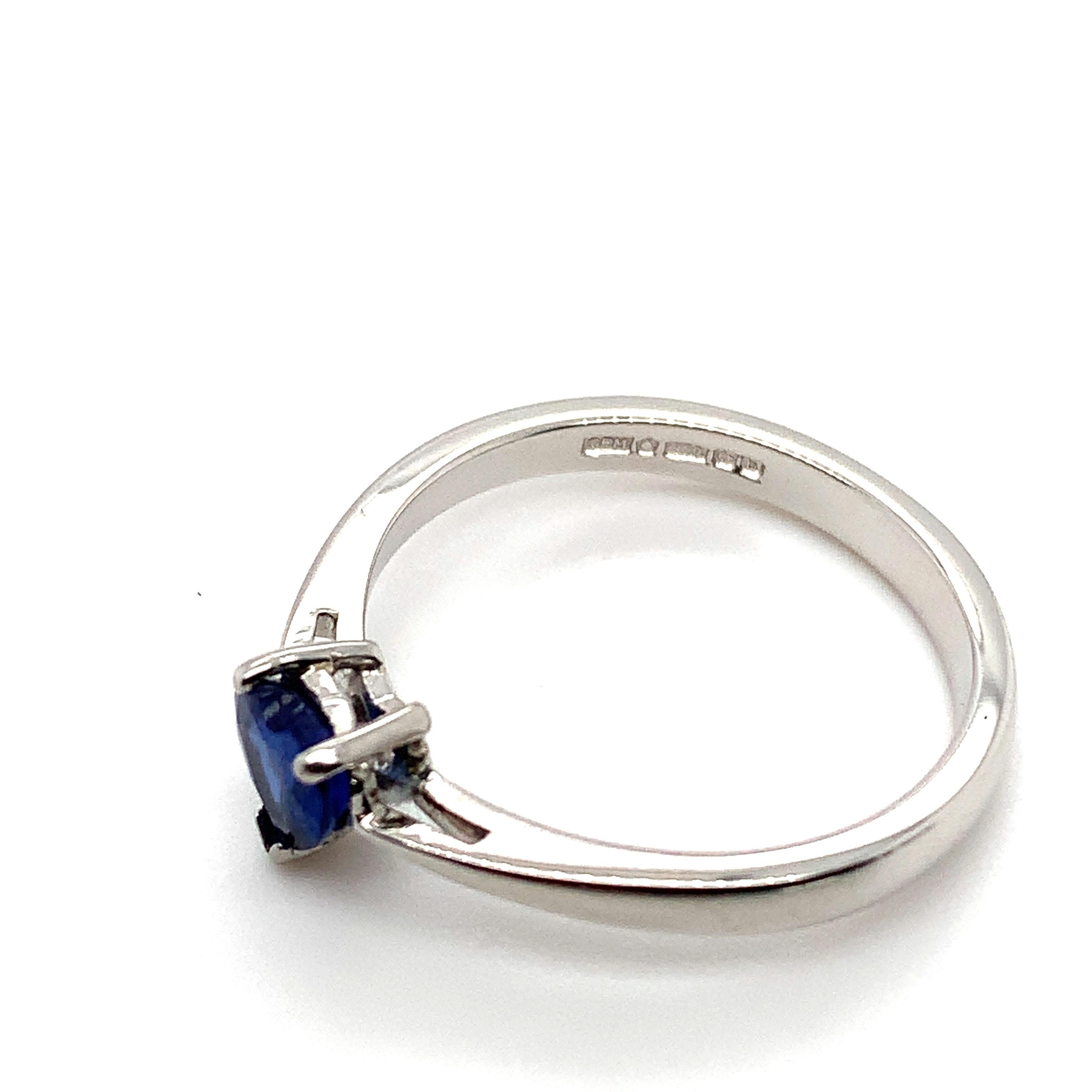 Sapphire Ceylon heart shaped solitaire engagement ring platinum For Sale 2