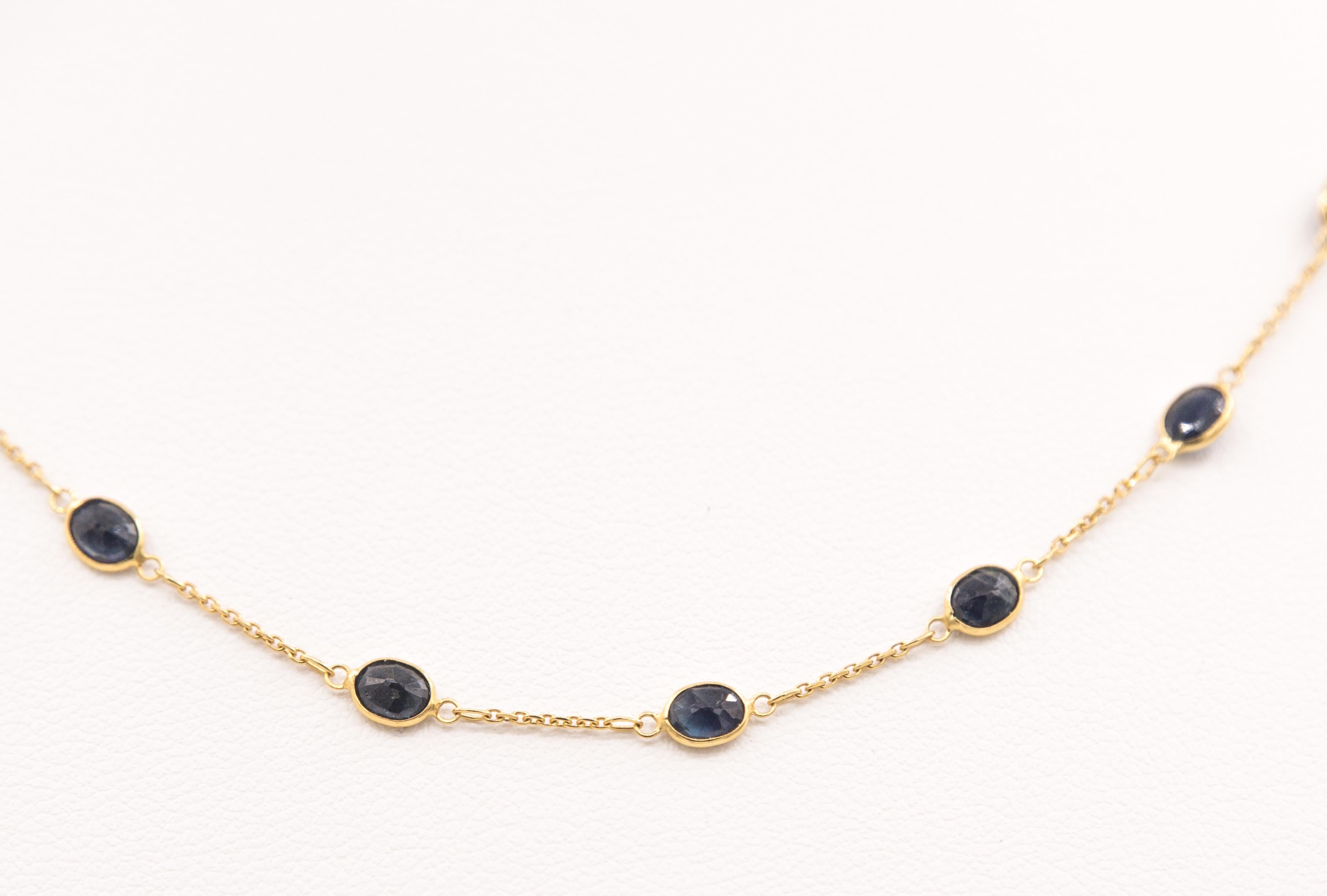 Questa catena ha 7,12 carati di zaffiri blu ed è realizzata in oro 18 k.
la catena ha 3,2 grammi 
è lungo 46 cm
è una catena per tutti i giorni e per tutti gli outfit