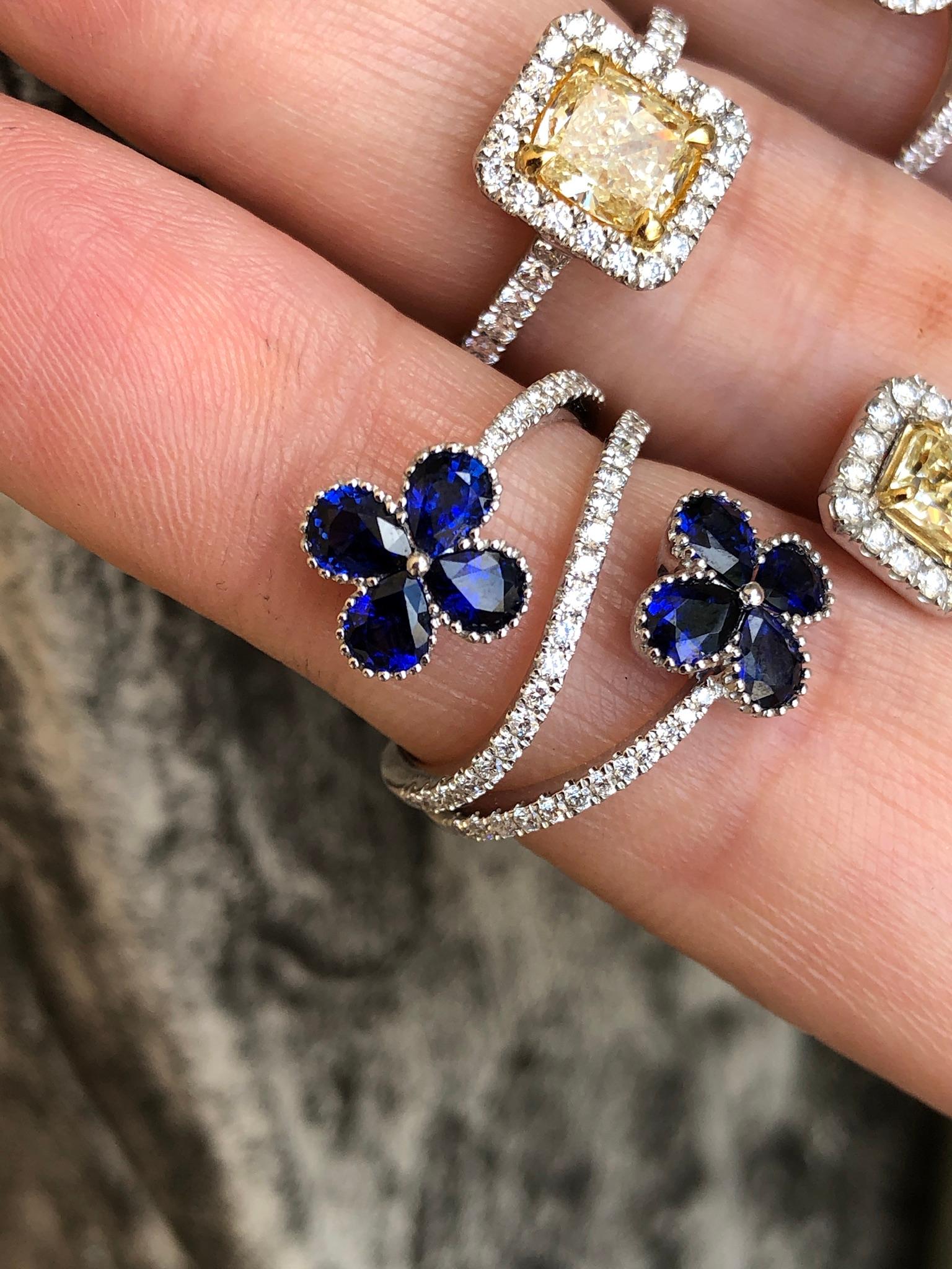 Sapphire Clover Flower and Diamond Wide Ring 18K In New Condition For Sale In Miami, FL