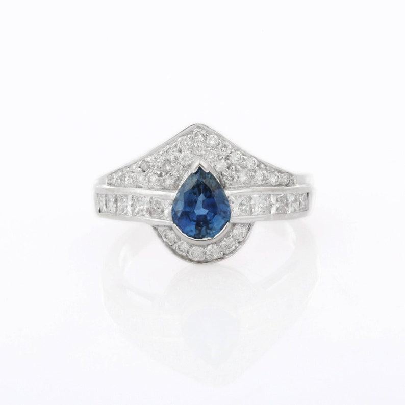 Modern Blue Sapphire Statement Ring in 18k Solid White Gold with Diamonds For Sale