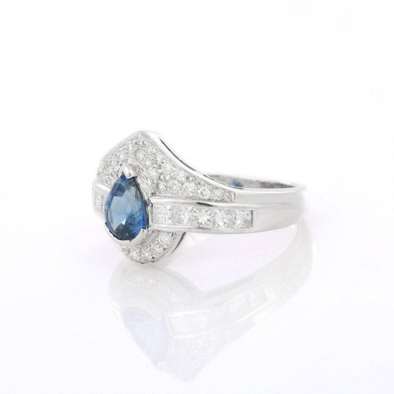Blue Sapphire Statement Ring in 18k Solid White Gold with Diamonds In New Condition For Sale In Houston, TX