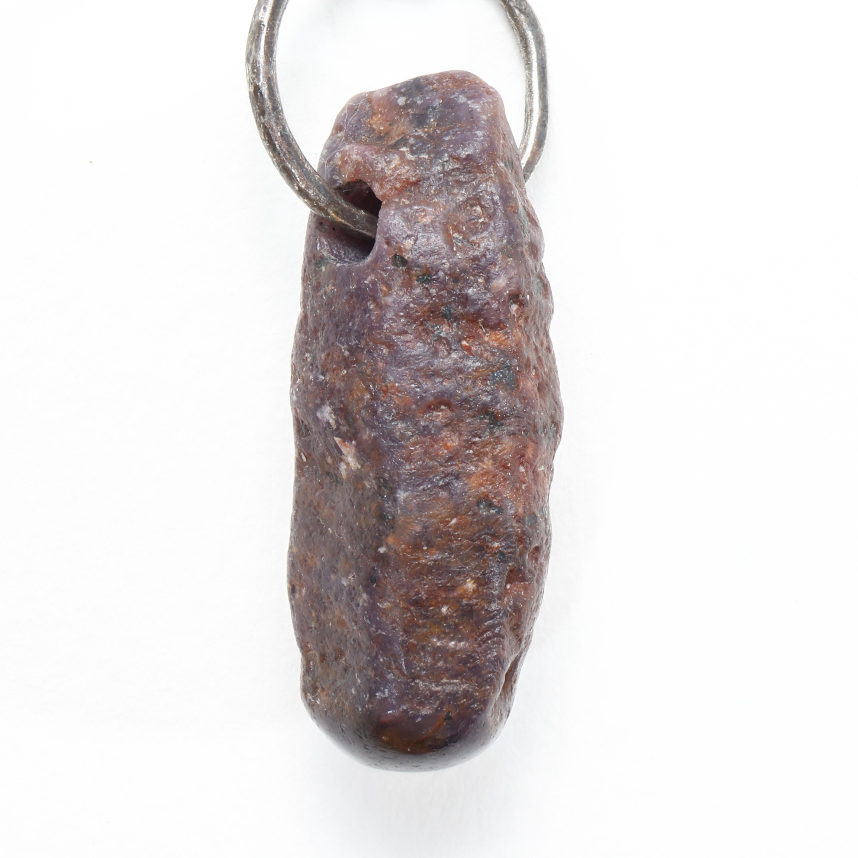 Collana con ciondolo di zaffiro in cristallo grezzo, catena d'argento robusta, pezzo unico in vendita 5