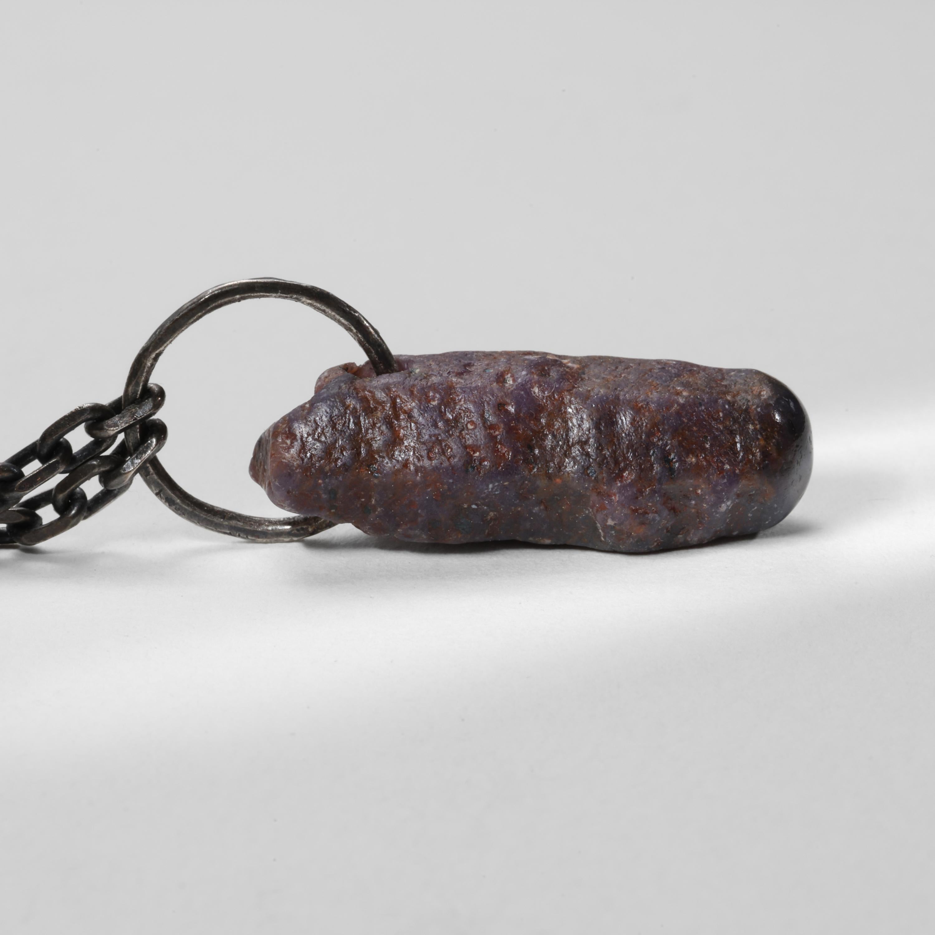 da uomo o donna Collana con ciondolo di zaffiro in cristallo grezzo, catena d'argento robusta, pezzo unico in vendita