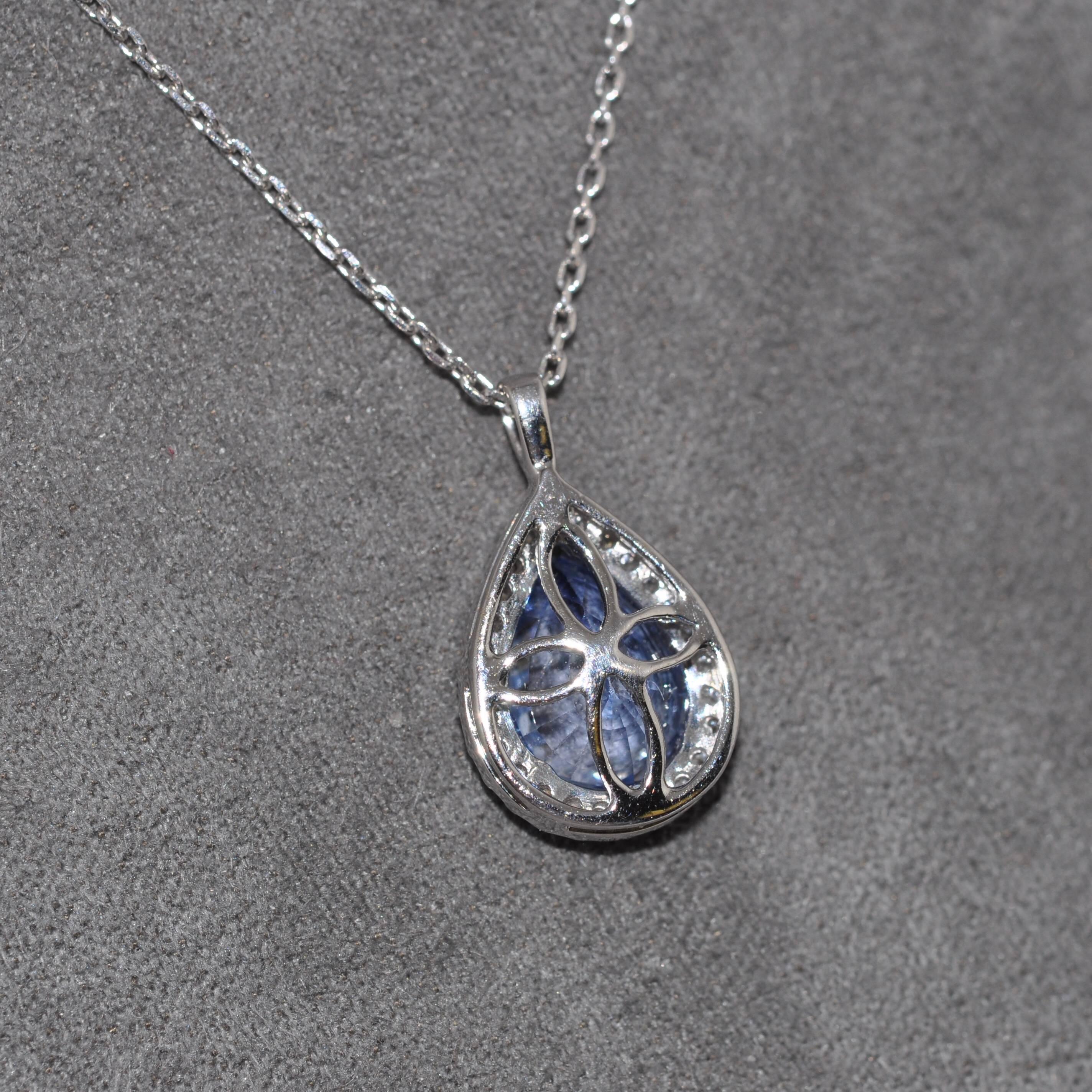 Sapphire ct 1.30 and White Diamonds ct 0.10 on White Gold 18K Pendant Necklace In New Condition In Vannes, FR