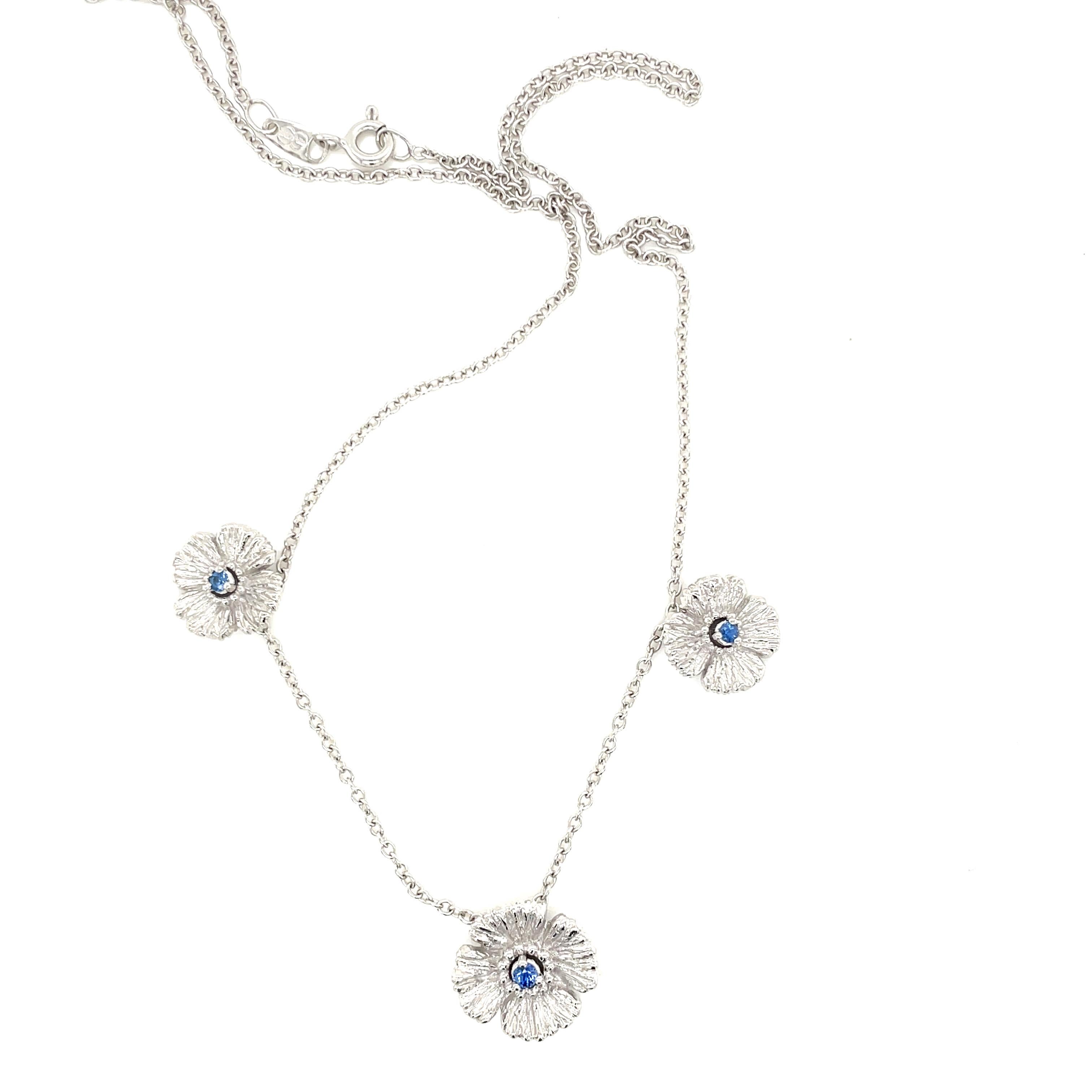 Taglio rotondo Collana con fiori di zaffiro 0,13 carati e catena in oro bianco 18 carati in vendita