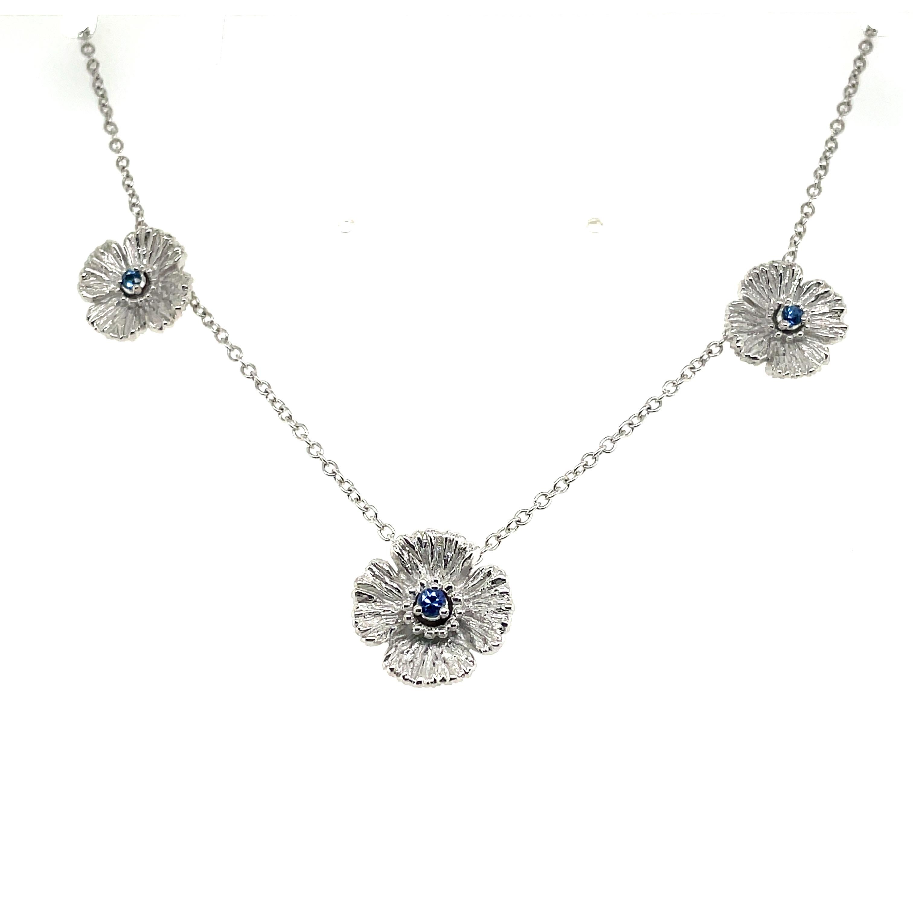 Collana con fiori di zaffiro 0,13 carati e catena in oro bianco 18 carati in vendita 1