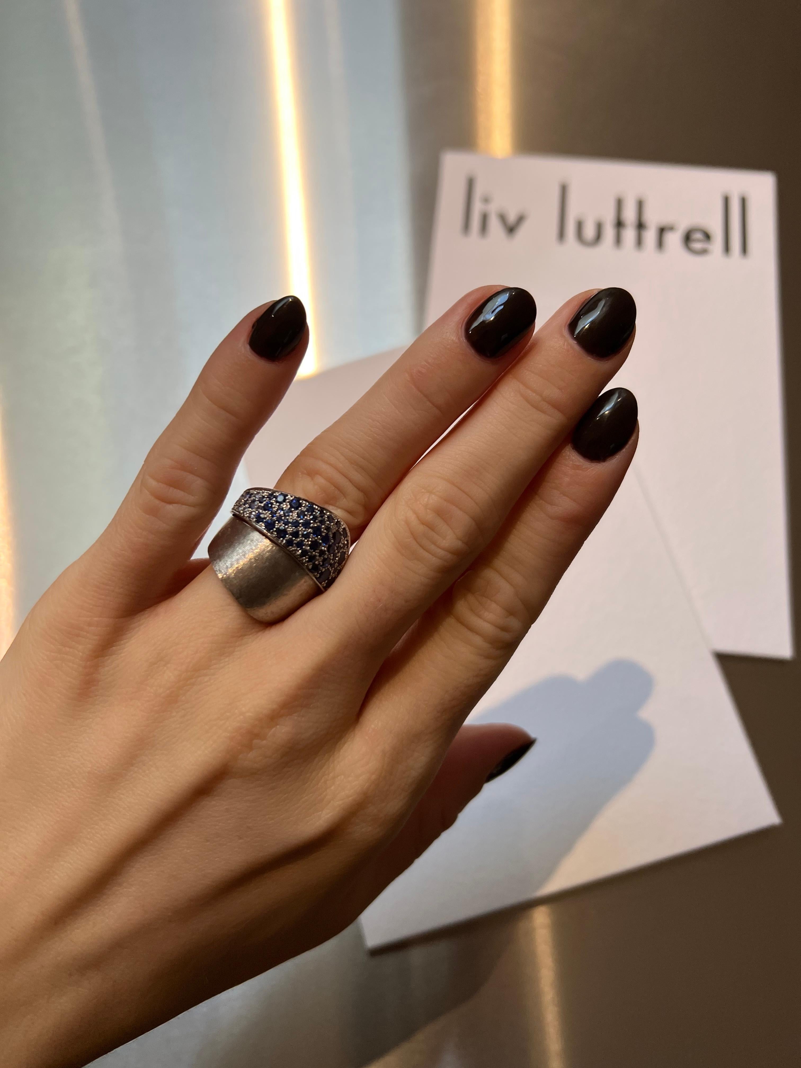 CURVED FORMS RING  Platinum with graduated sapphires by Liv Luttrell In New Condition For Sale In London, England