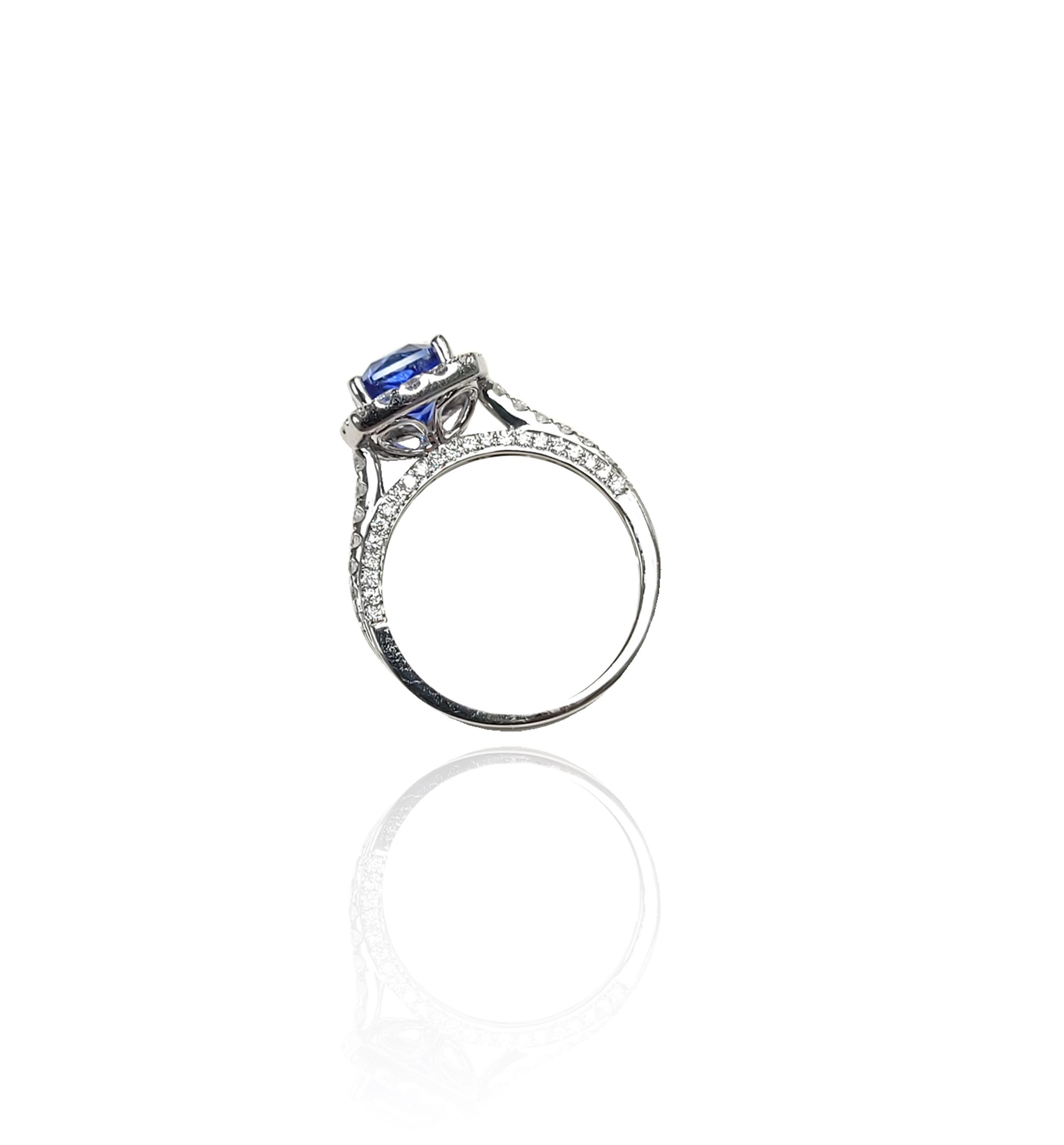 Sapphire Cushion Cut Ring w/ Diamonds In New Condition For Sale In Great Neck, NY
