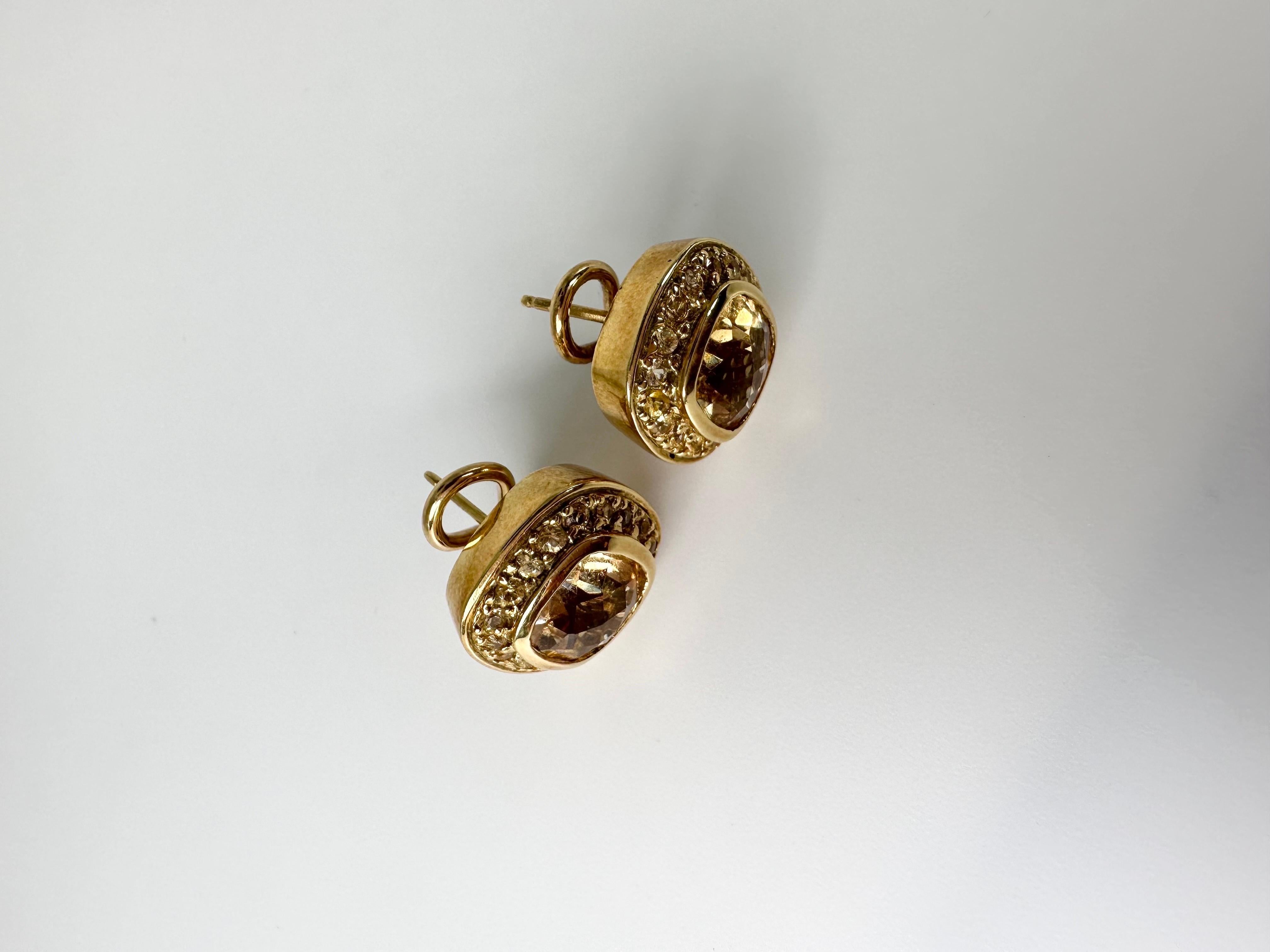 Cushion Cut Sapphire Cushion earrings 18KT yellow gold Summer earrings  For Sale