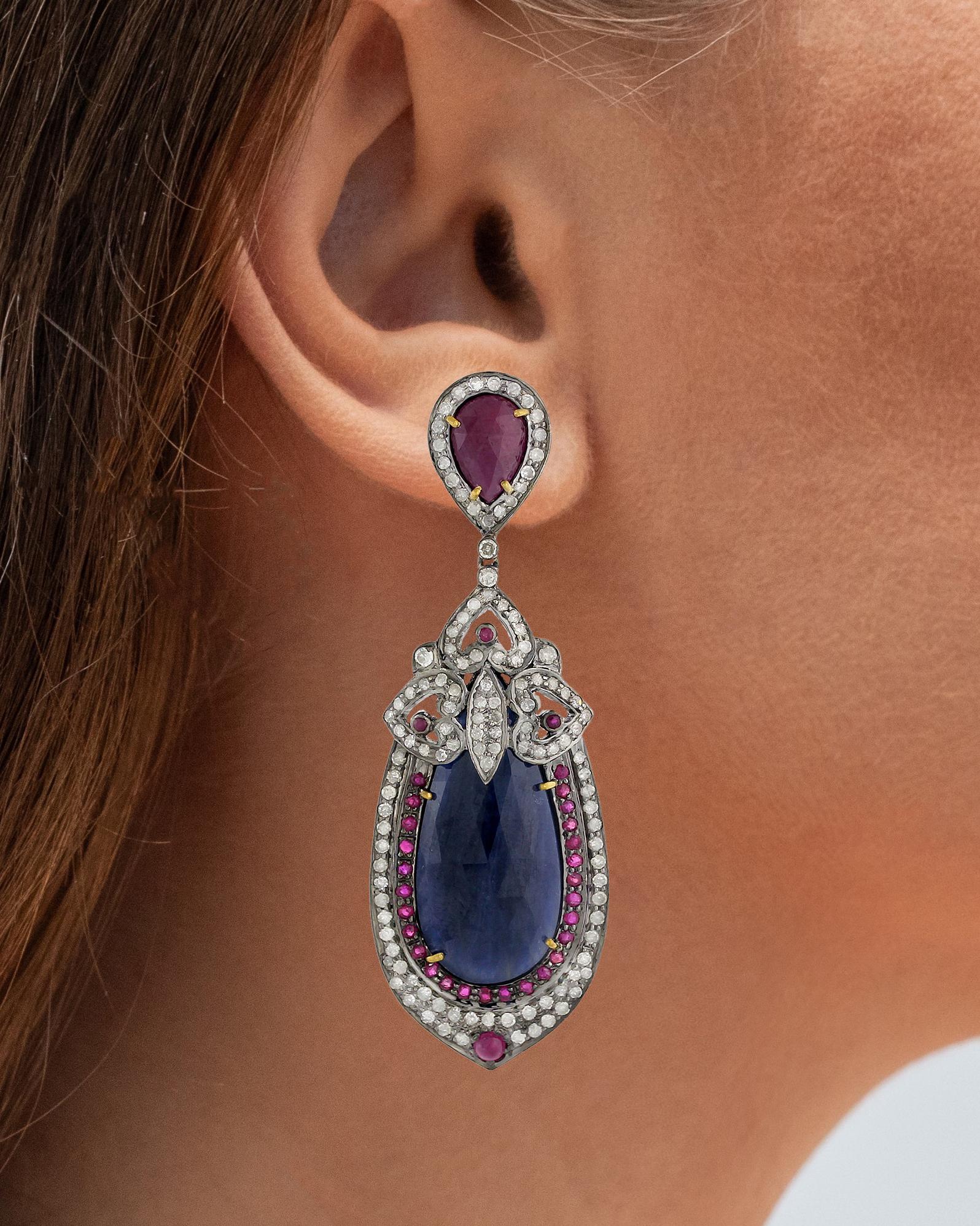 Art déco Pendants d'oreilles avec rubis et diamants 36,27 carats en vente