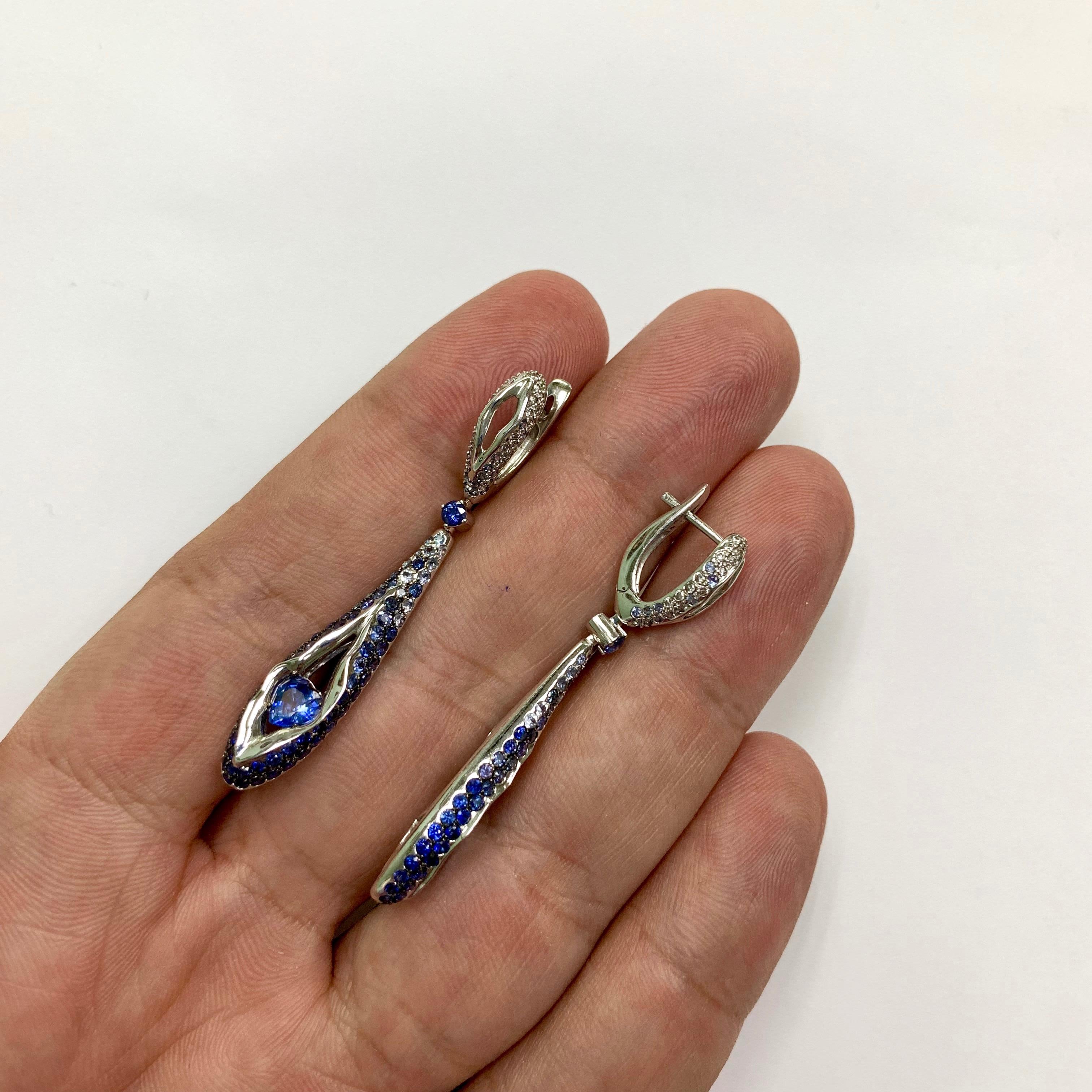 Sapphire Diamond 18 Karat White Gold Heartbeat Earrings In New Condition For Sale In Bangkok, TH