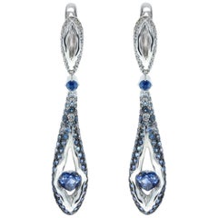 Boucles d'oreilles cœur en or blanc 18 carats avec saphirs et diamants