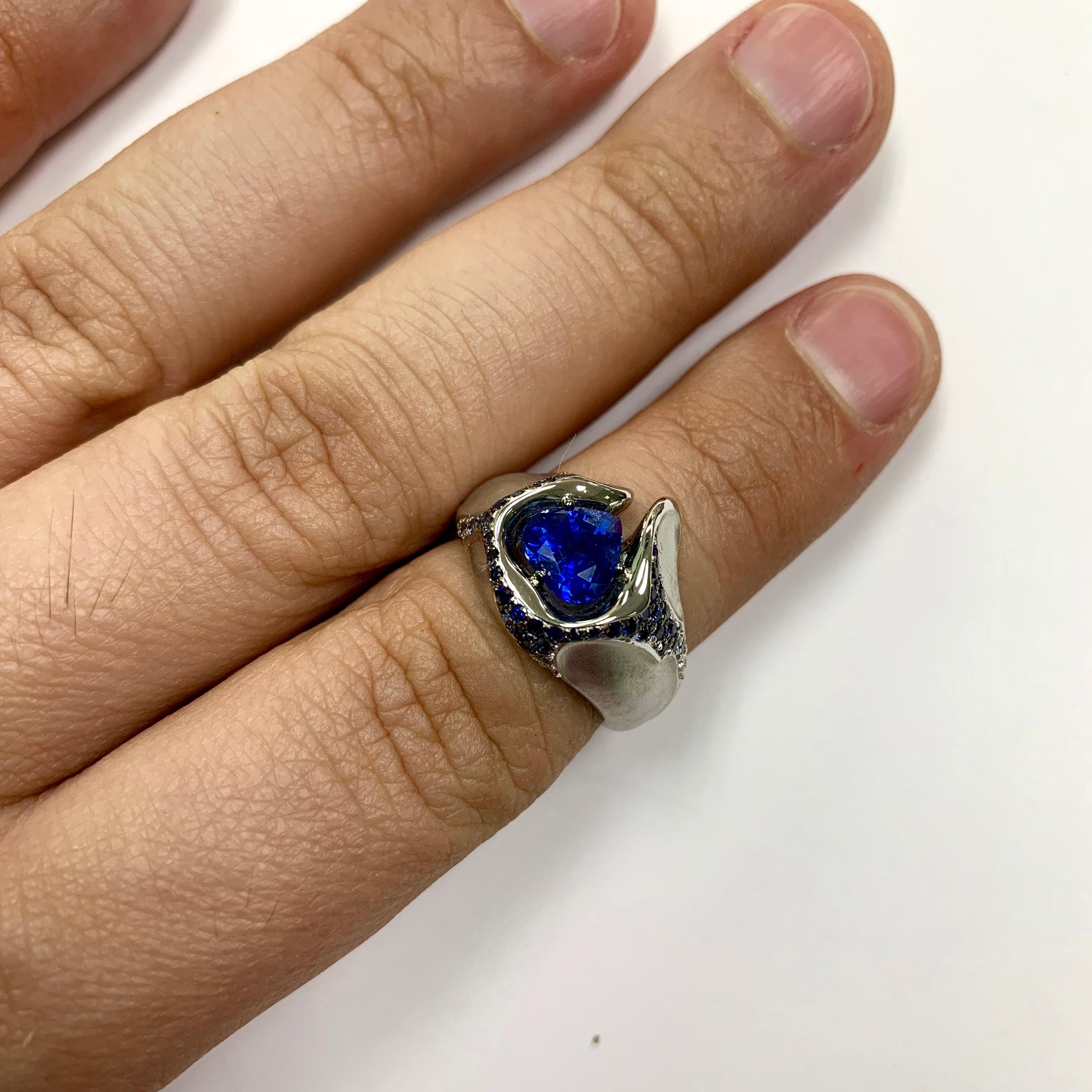 Sapphire Diamond 18 Karat White Gold HeartBeat Ring In New Condition For Sale In Bangkok, TH