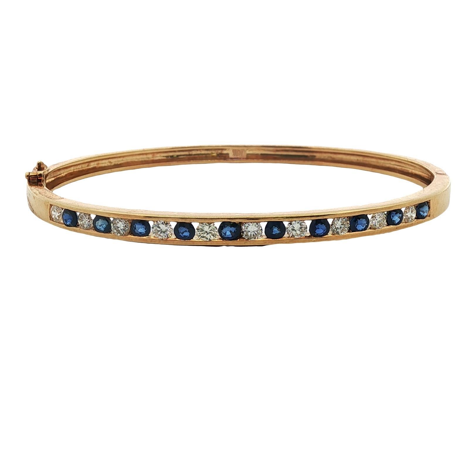 Sapphire Diamond 18 Karat Yellow Gold Hinged Oval Bangle Bracelet Moderno en venta