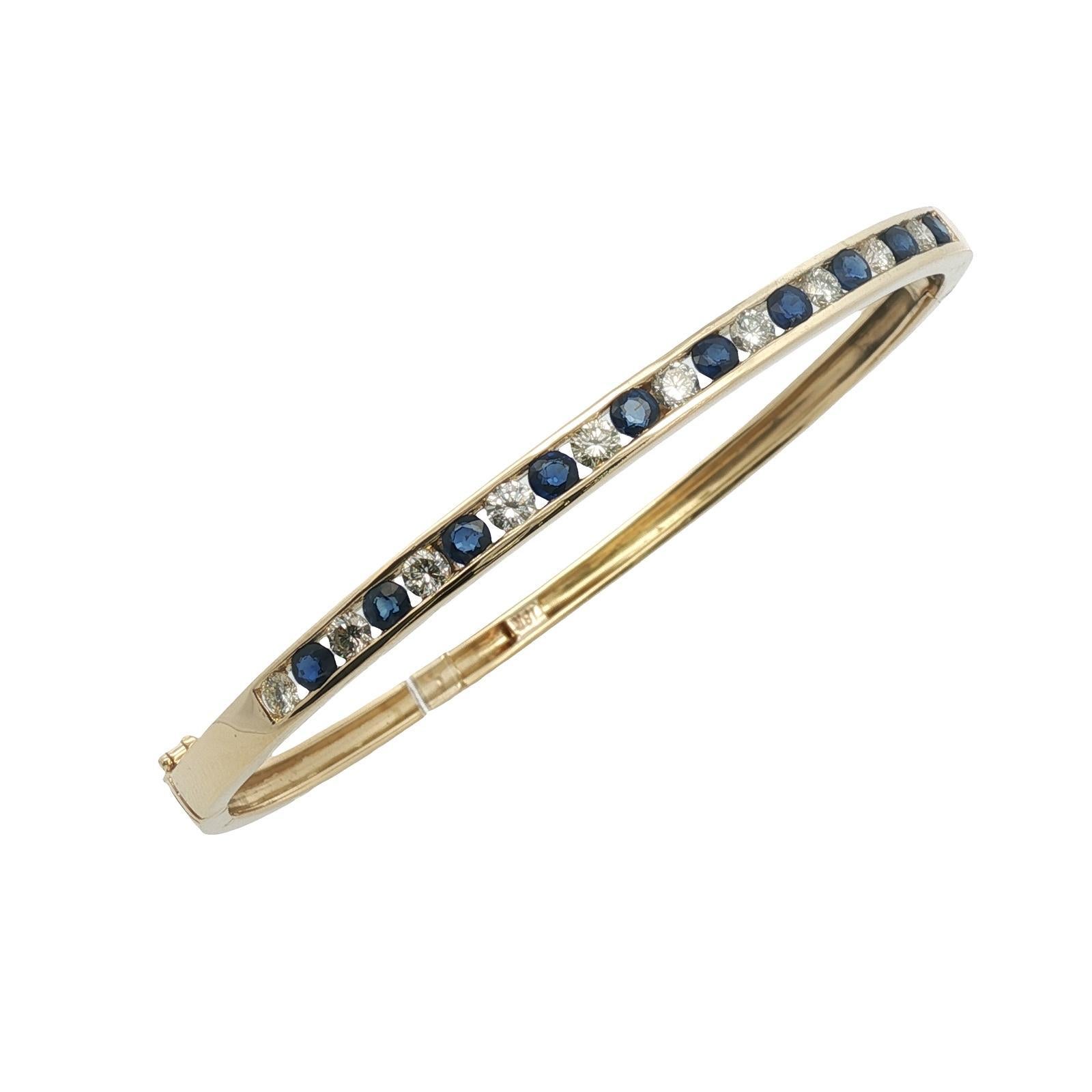 Sapphire Diamond 18 Karat Yellow Gold Hinged Oval Bangle Bracelet en Excelente estado para la venta en Boca Raton, FL