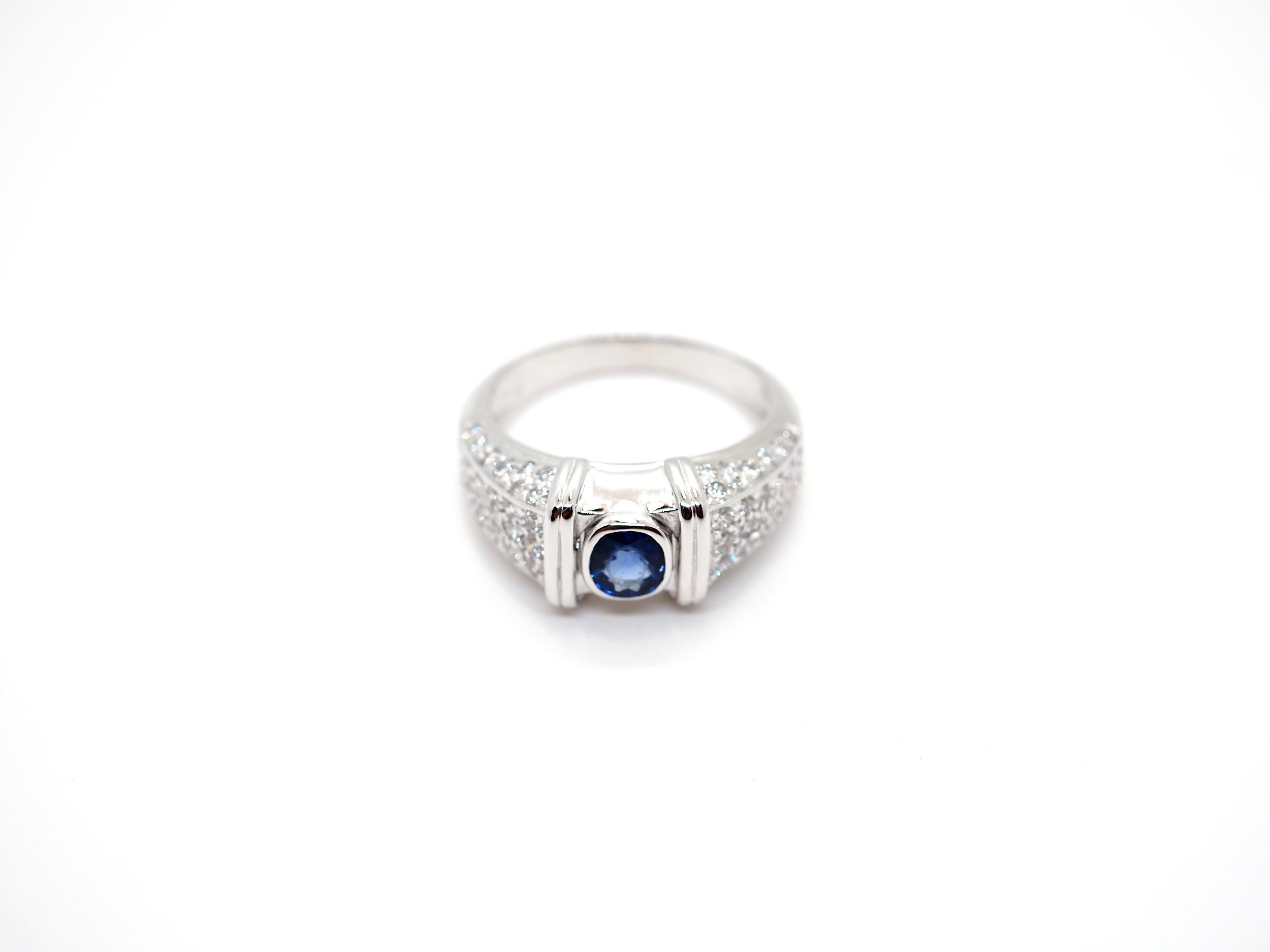 Sapphire Diamond 18 Karat White Gold Ring In Excellent Condition For Sale In Geneva, CH