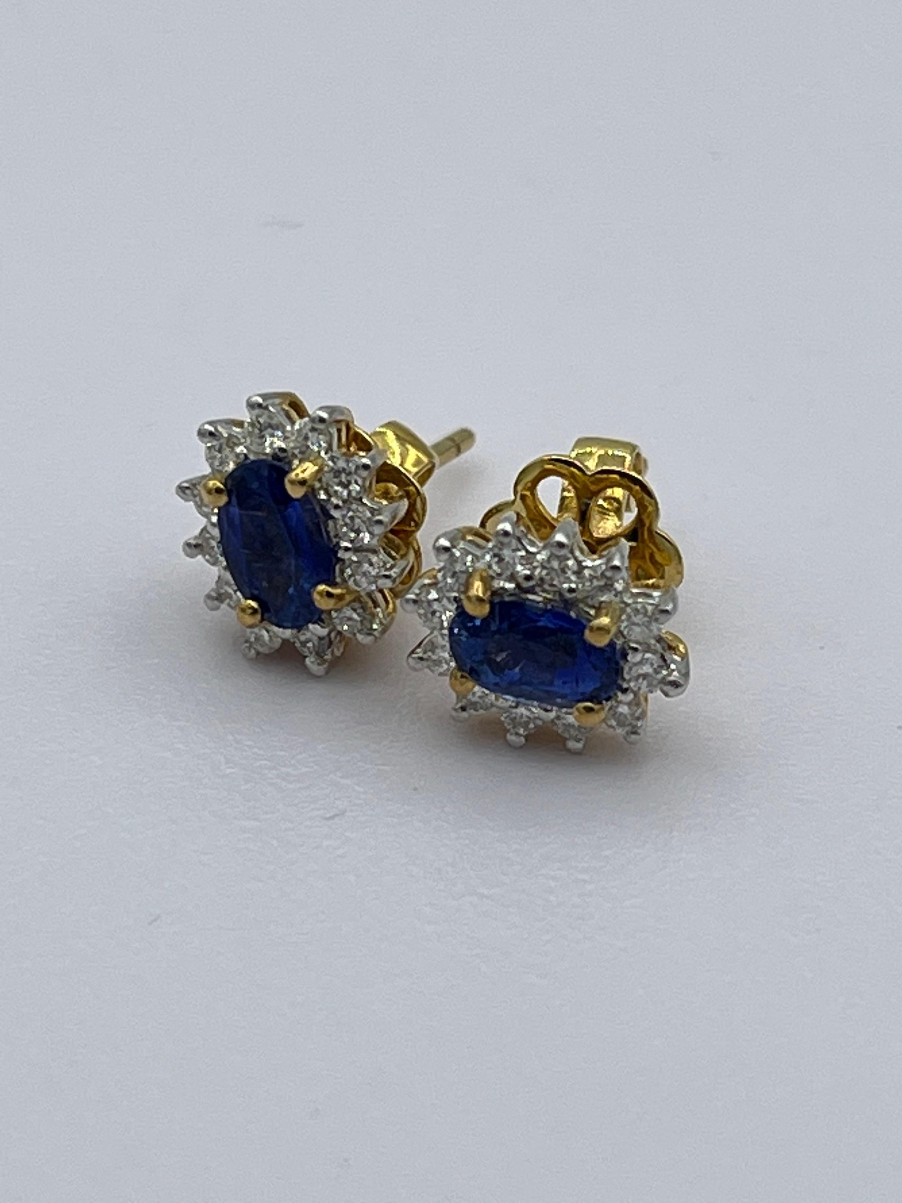 18 k yellow gold
1,24 ct sapphire
0,32 ct diamond
size ca. 10 x 8 mm 
3,8 grams
classical stud earrings for every age

