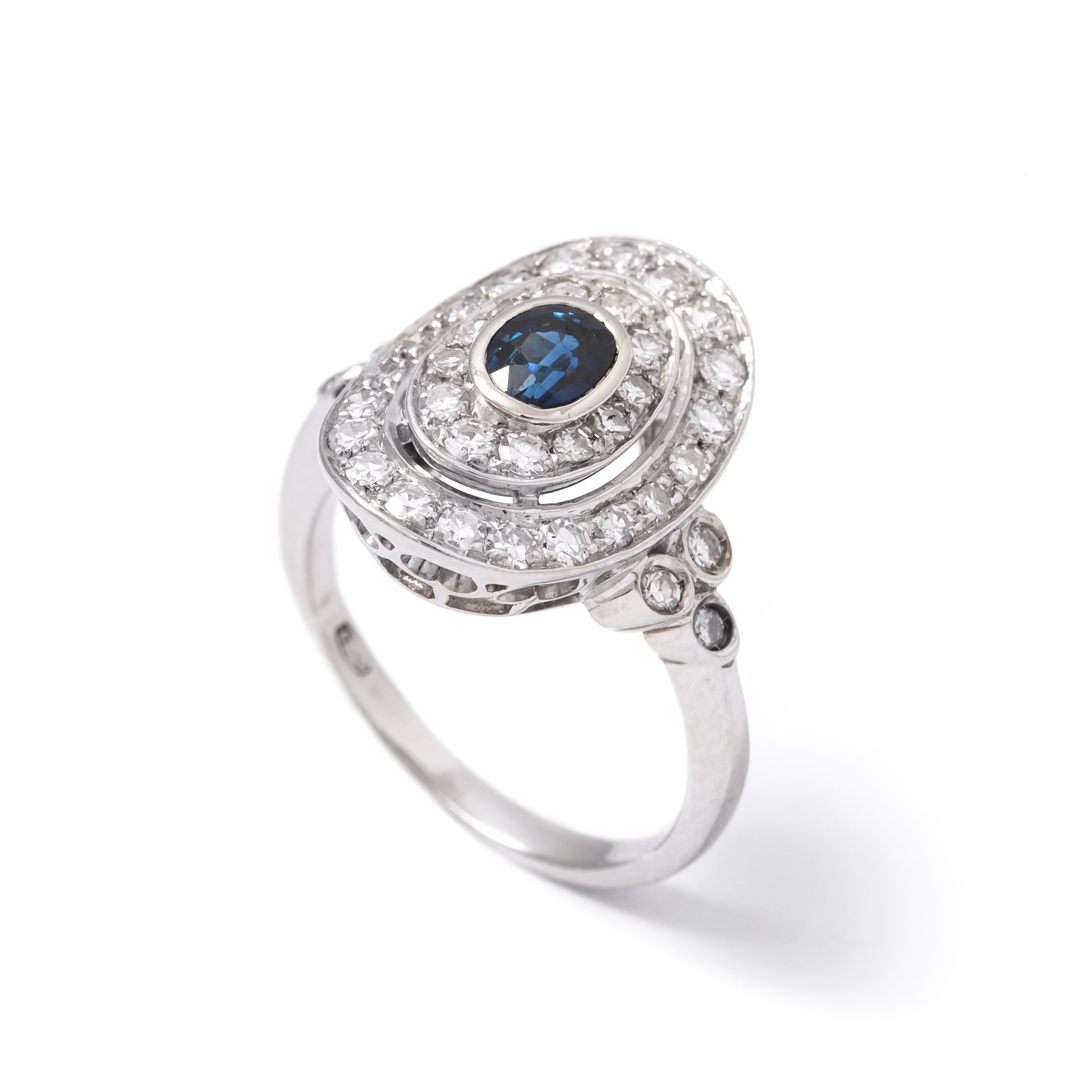 Round Cut Sapphire Diamond 18K White gold Ring For Sale