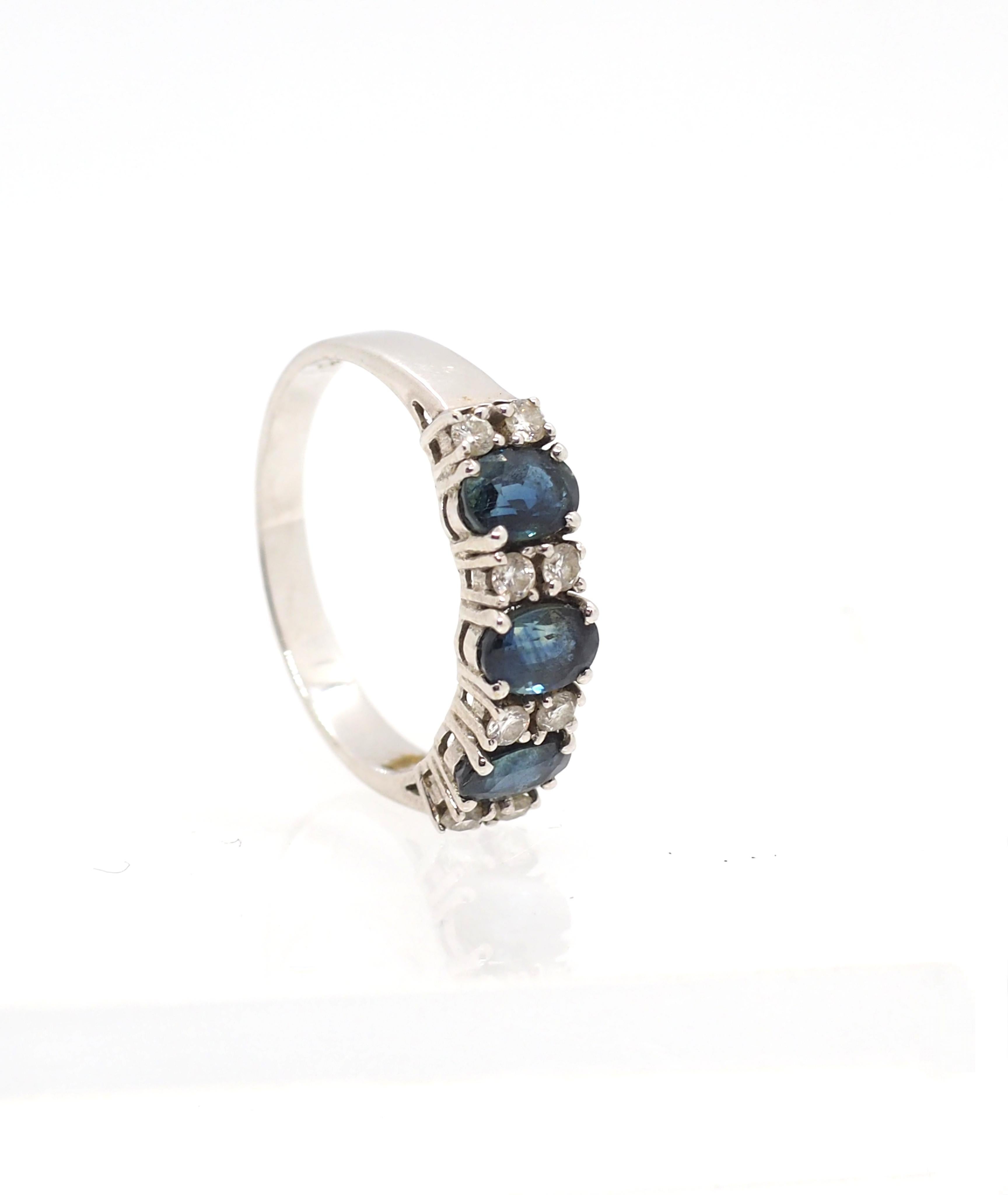 Sapphire Diamond 18k White Gold Ring In Excellent Condition In Geneva, CH