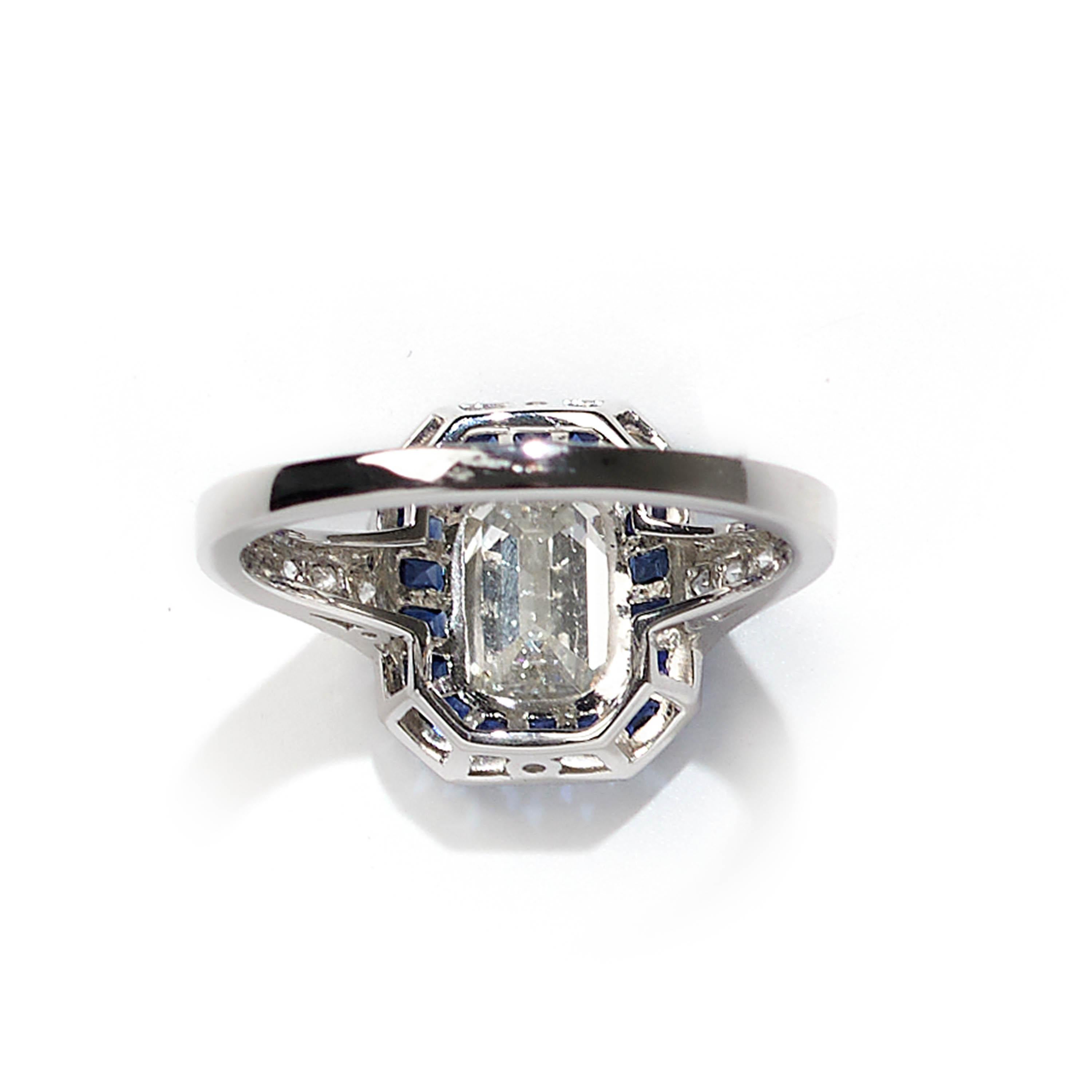 Art Deco Sapphire, Diamond and Platinum Cluster Ring, 1.01 Carats For Sale