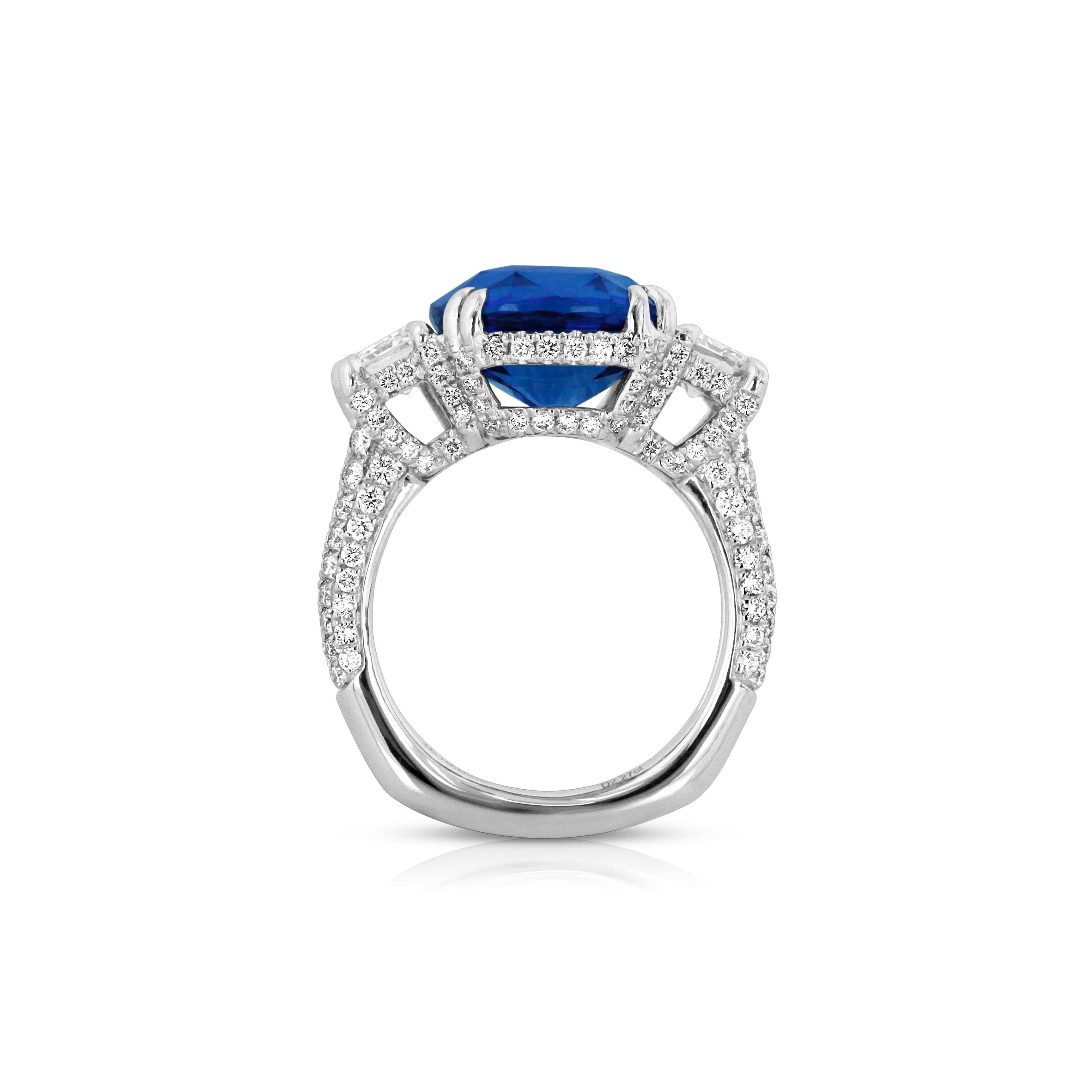 Sapphire Diamond and Platinum Ring In New Condition For Sale In San Francisco, CA