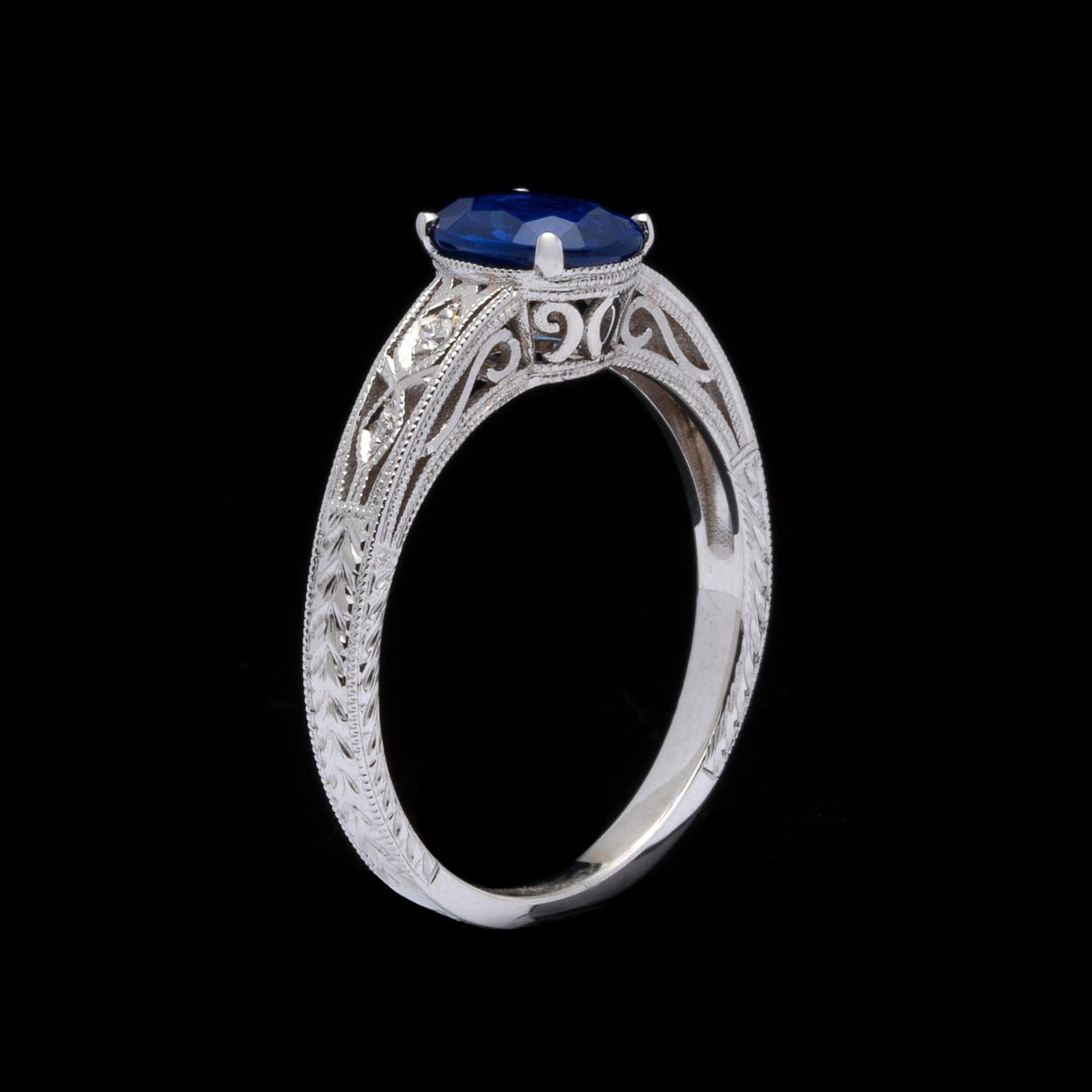 Sapphire, Diamond and White Gold Ring In Excellent Condition For Sale In San Francisco, CA