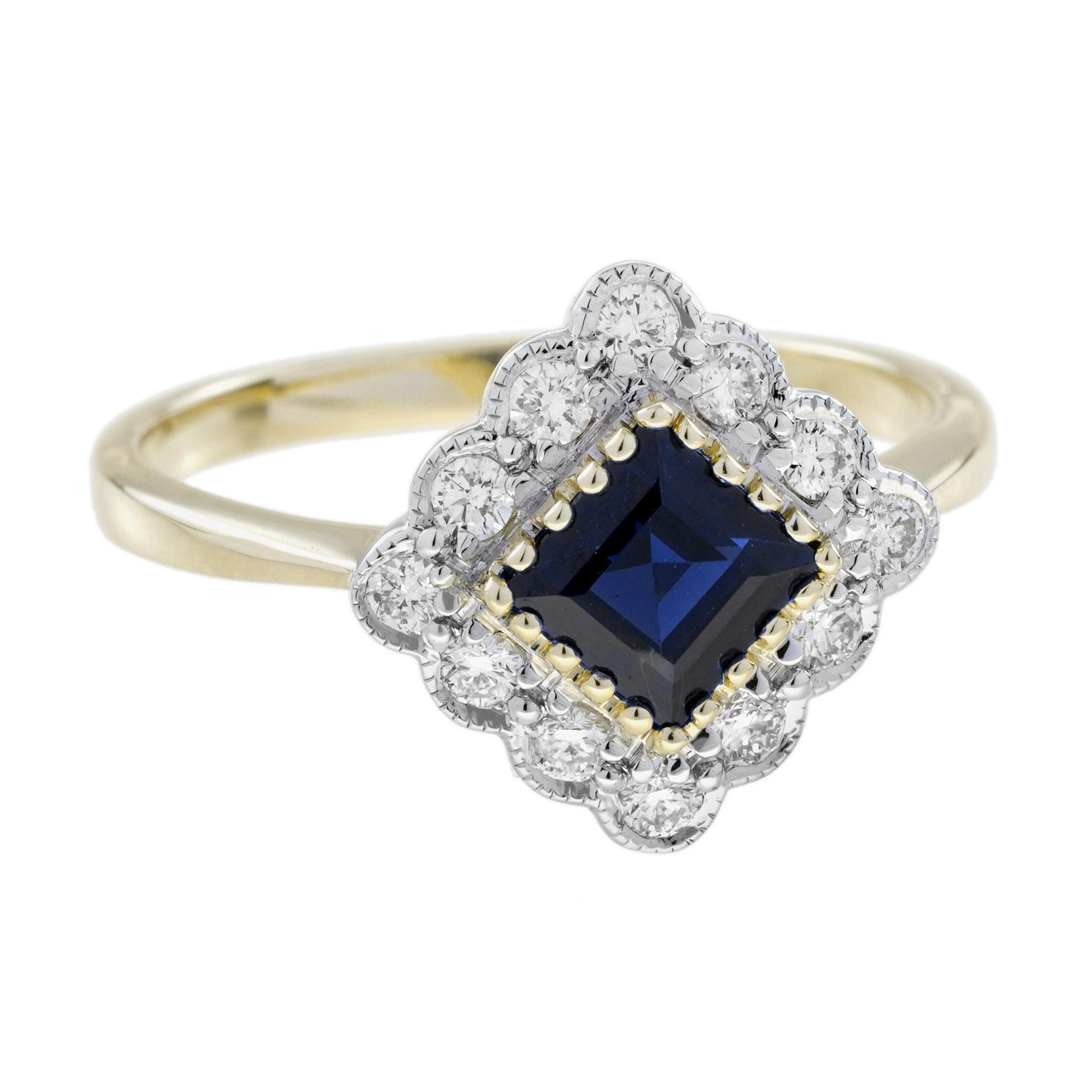 Un sorprendente zaffiro quadrato è al centro della scena, incastonato in rebbi che ne esaltano la brillantezza. I diamanti incorniciano la gemma in un delicato motivo di ispirazione floreale, aggiungendo scintillio e grazia. Il design Art Deco