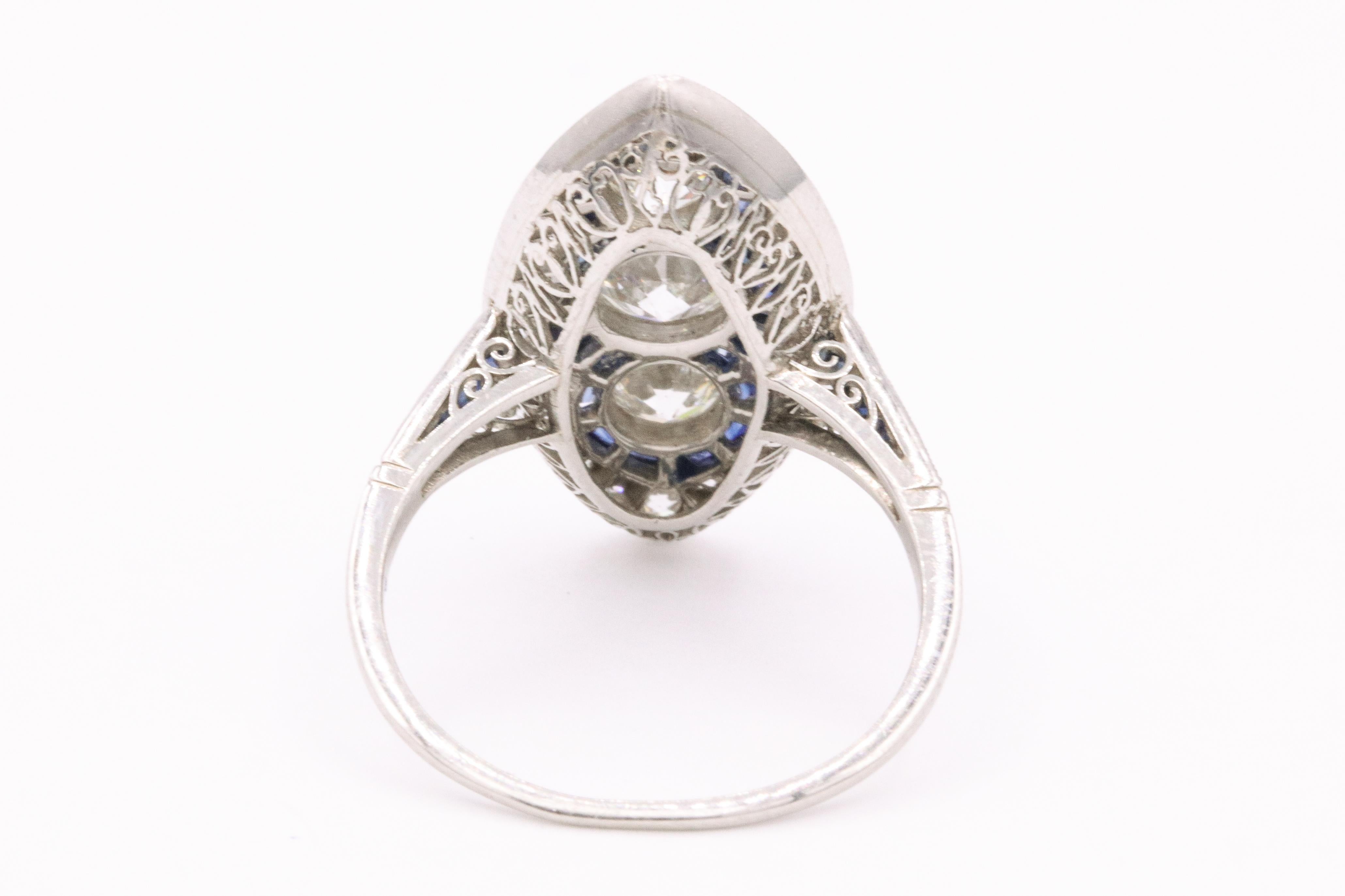 Art-Déco-inspirierter Ring, 4 Karat Platin mit Saphiren im Zustand „Hervorragend“ im Angebot in New York, NY