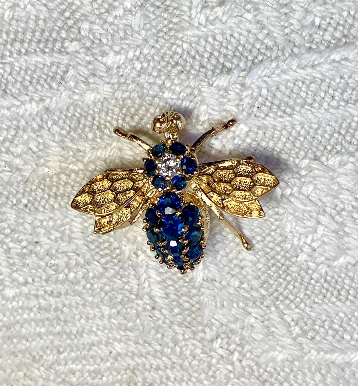 Sapphire Diamond Bee Insect Pendant 14 Karat Gold Estate Necklace In Good Condition In New York, NY
