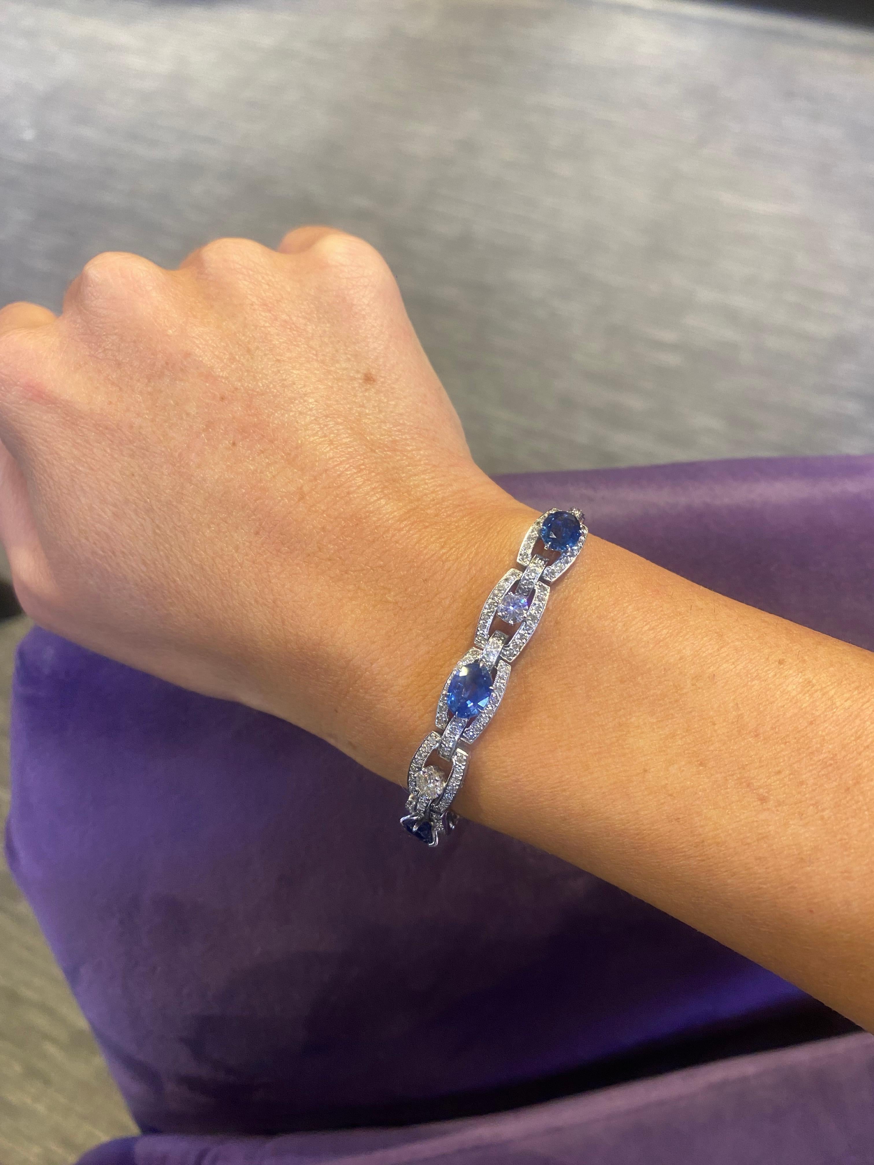 Taglio ovale Bracciale con zaffiri e diamanti in vendita