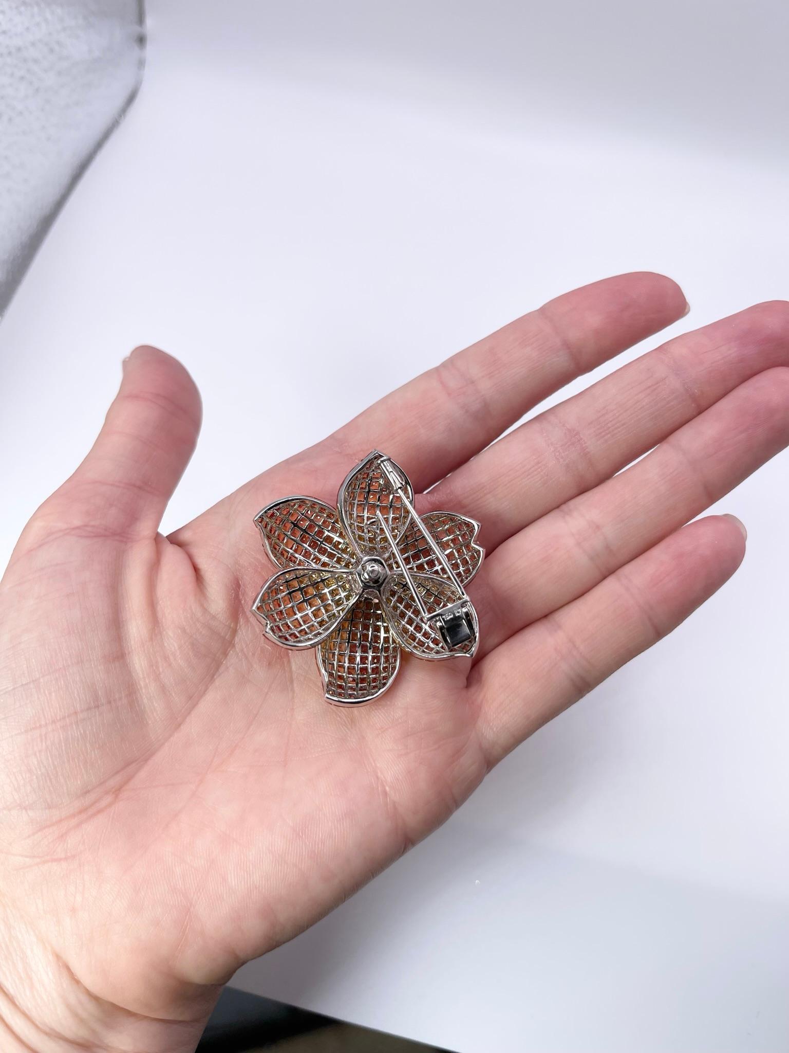 Saphir-Diamant-Brosche Seltene unsichtbare Fassung Kunstbrosche Einzigartige 18KT im Zustand „Neu“ im Angebot in Jupiter, FL