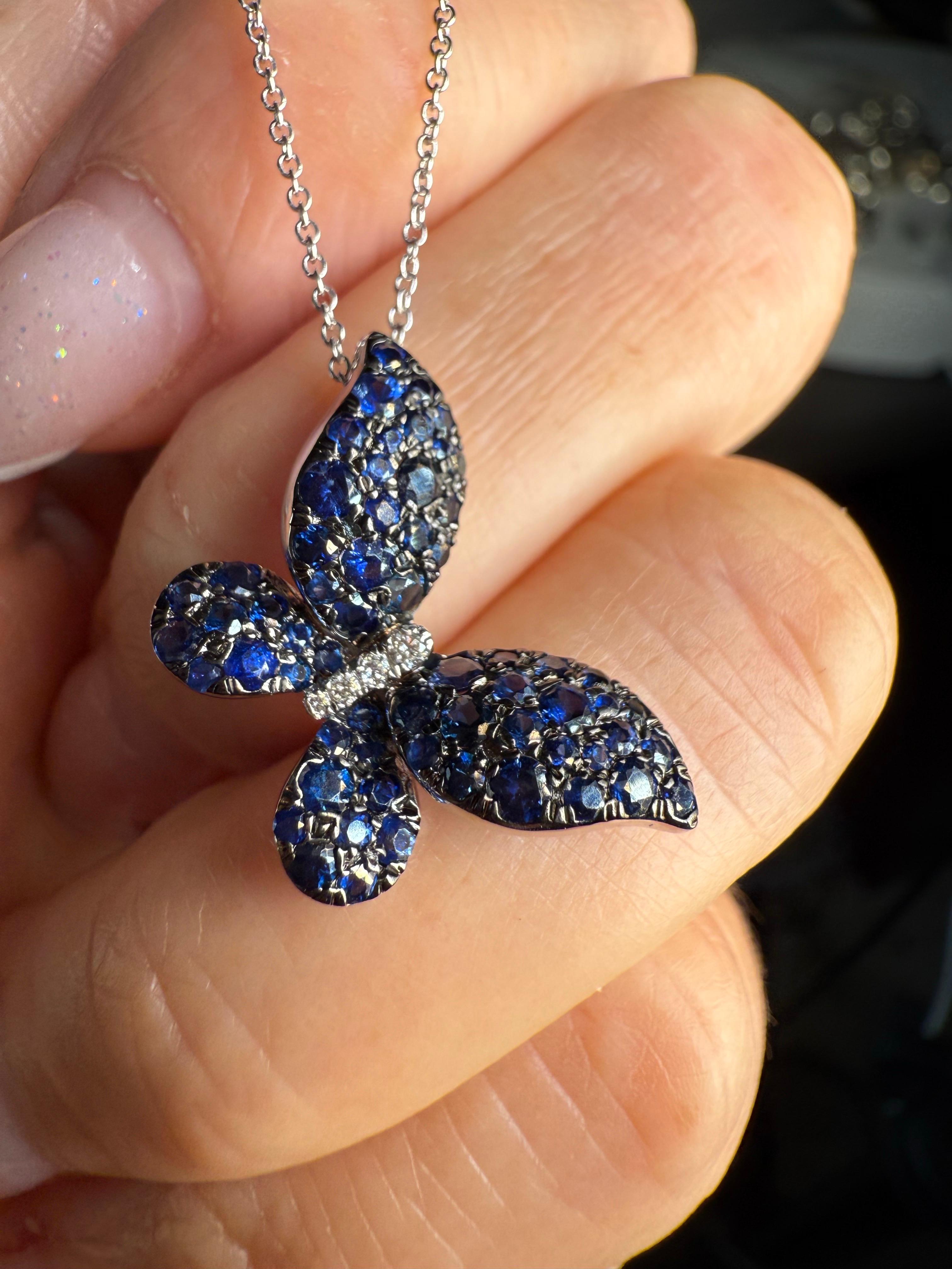 Splendida collana con zaffiro e diamante in oro 14KT realizzata con zaffiri blu fiordaliso naturali e diamanti naturali VS. La catena è di 18 pollici. Il peso totale delle pietre e dei diamanti è di 1,59 carati.

QUELLO CHE TROVI PRESSO LA
