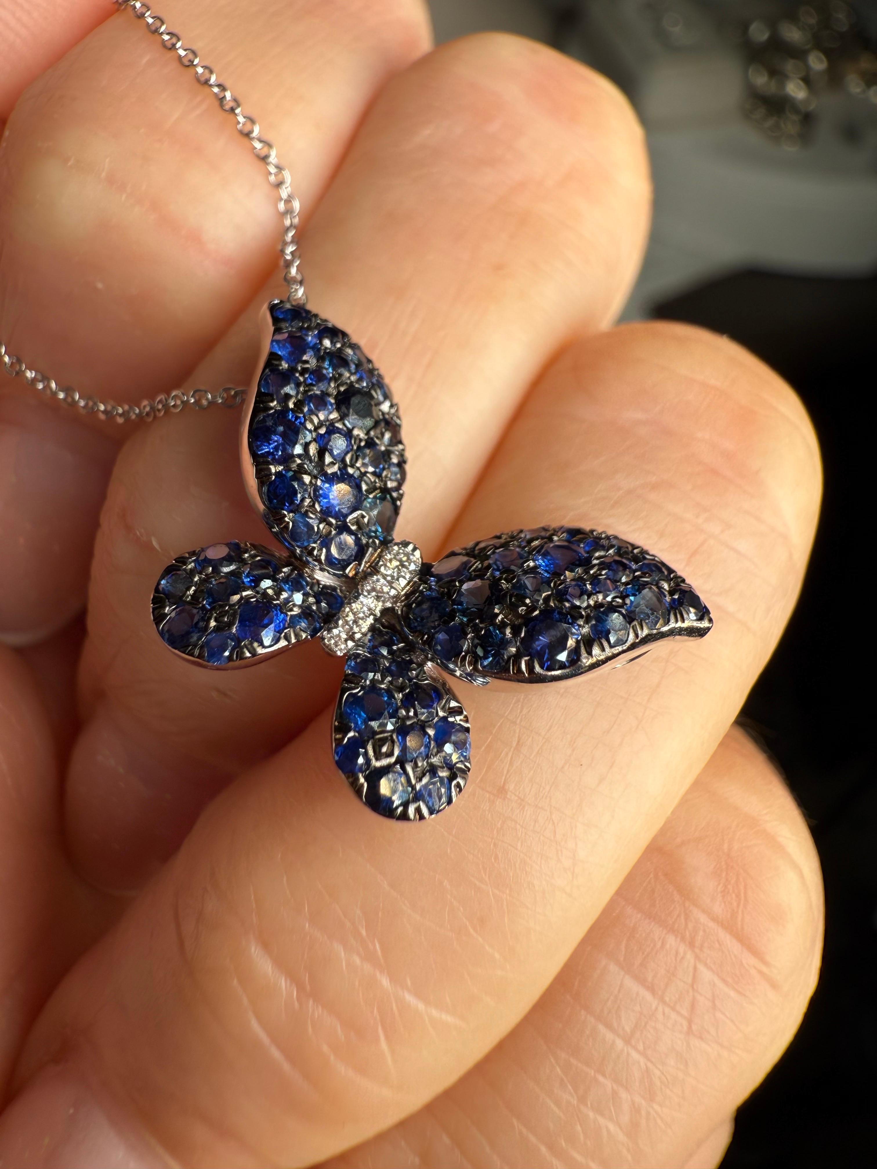 Collana con ciondolo a farfalla con zaffiro e diamante in oro 14KT In condizioni Nuovo in vendita a Jupiter, FL