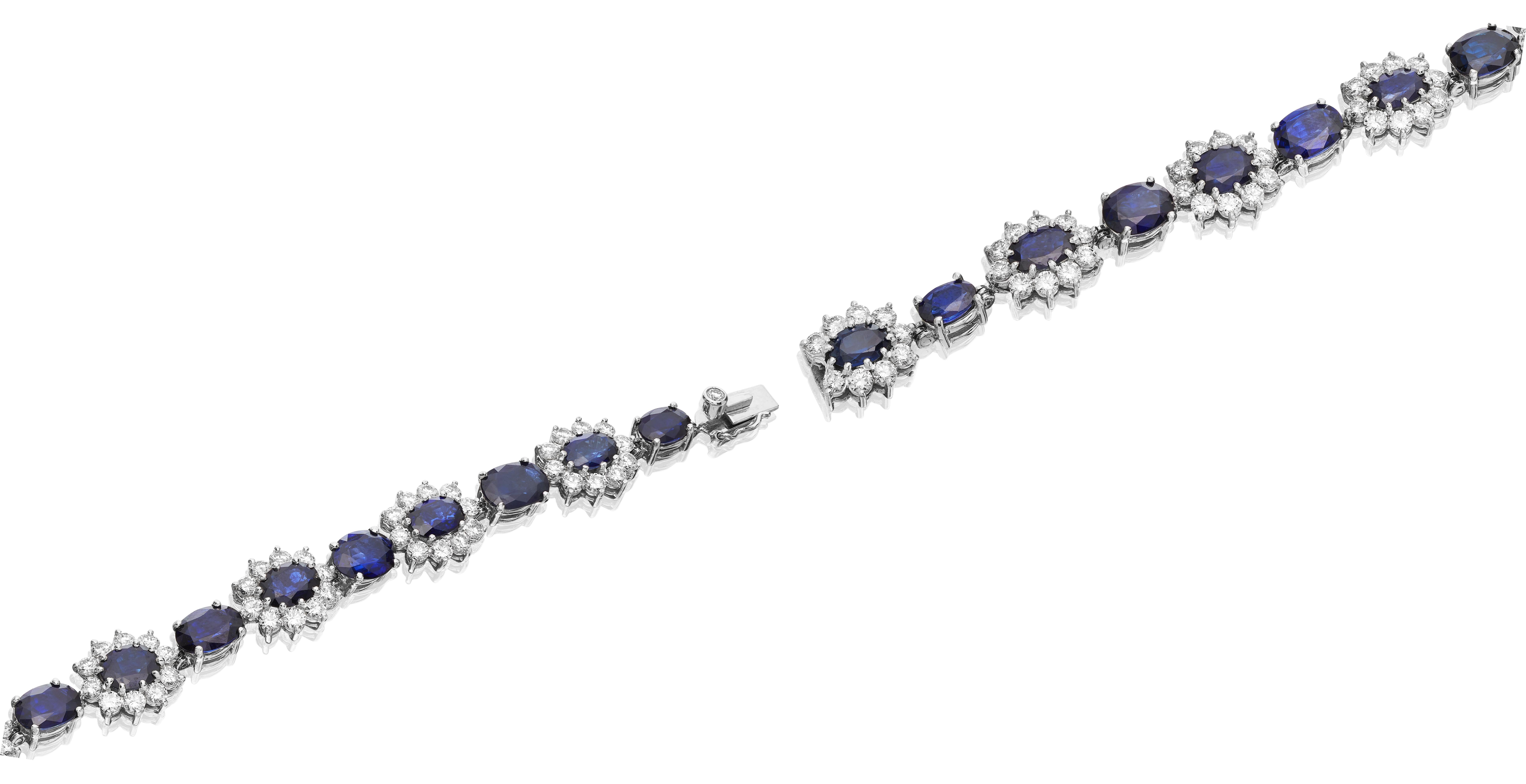 Taille ovale Bracelet grappe de saphirs et de diamants en or blanc 18 carats en vente