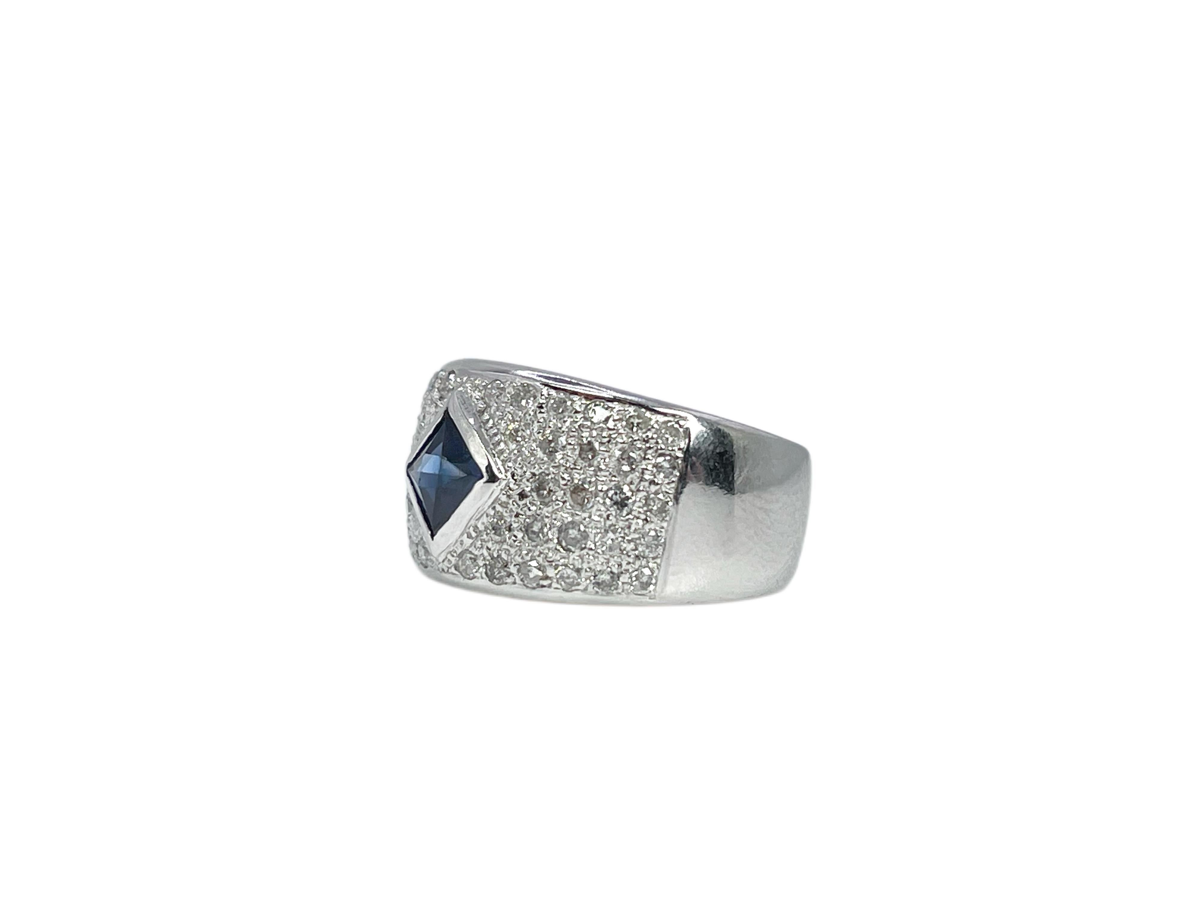 Round Cut Sapphire & Diamond cocktail ring in 18KT white gold For Sale