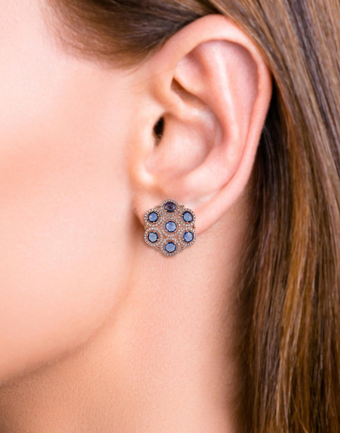 Ohrringe mit Saphiren und Diamanten, eingefasst in 18 Karat Roségold (Zeitgenössisch) im Angebot