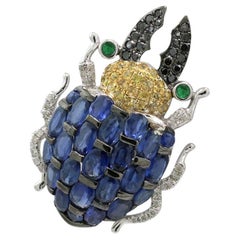 Sapphire Diamond Emerald 5.45 carat Pendant/Brooch 18 Kt White Gold Stag Beetle