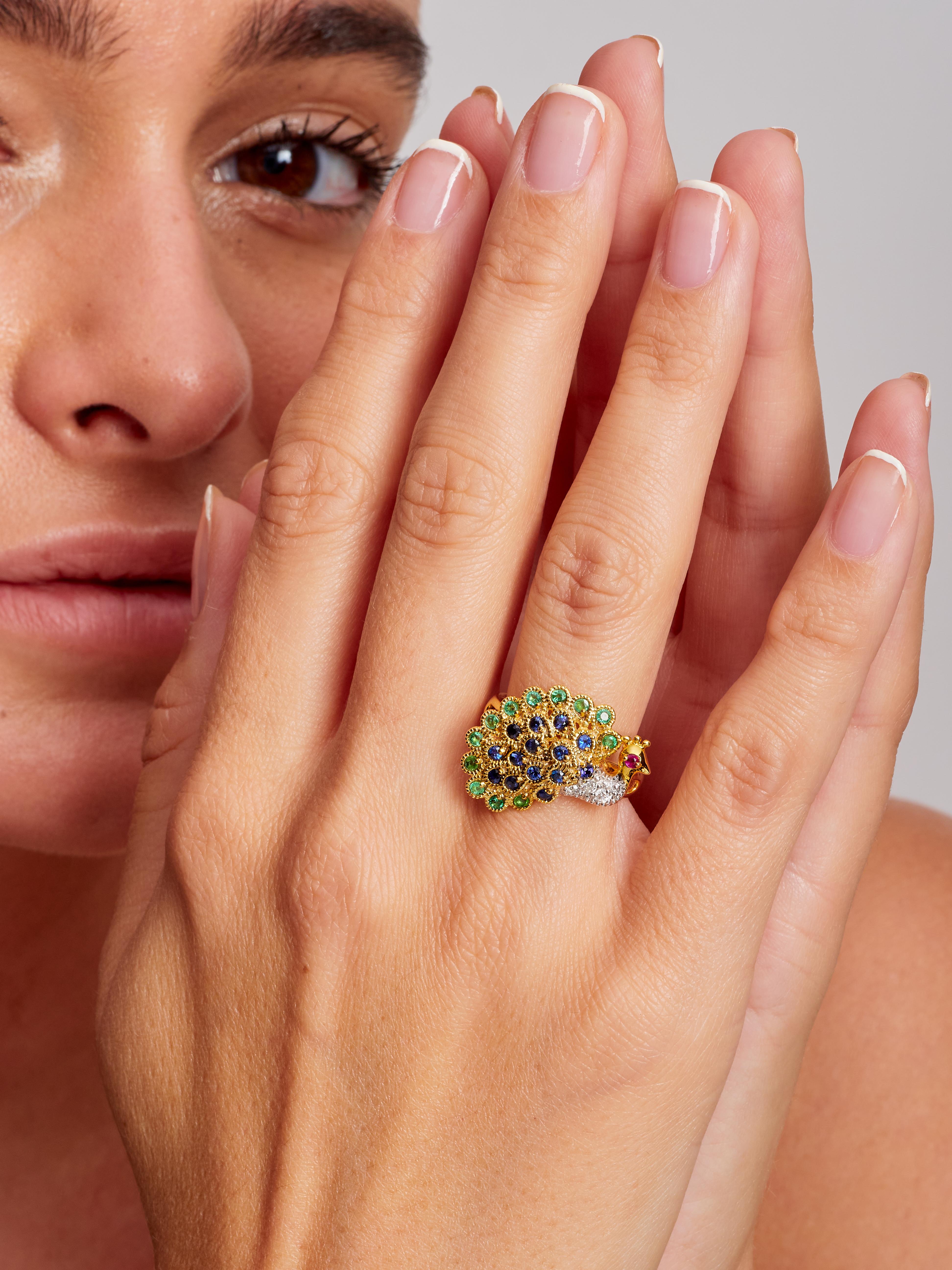 Round Cut Sapphire Diamond Emerald Ruby Yellow Gold Peacock Cluster Ring For Sale