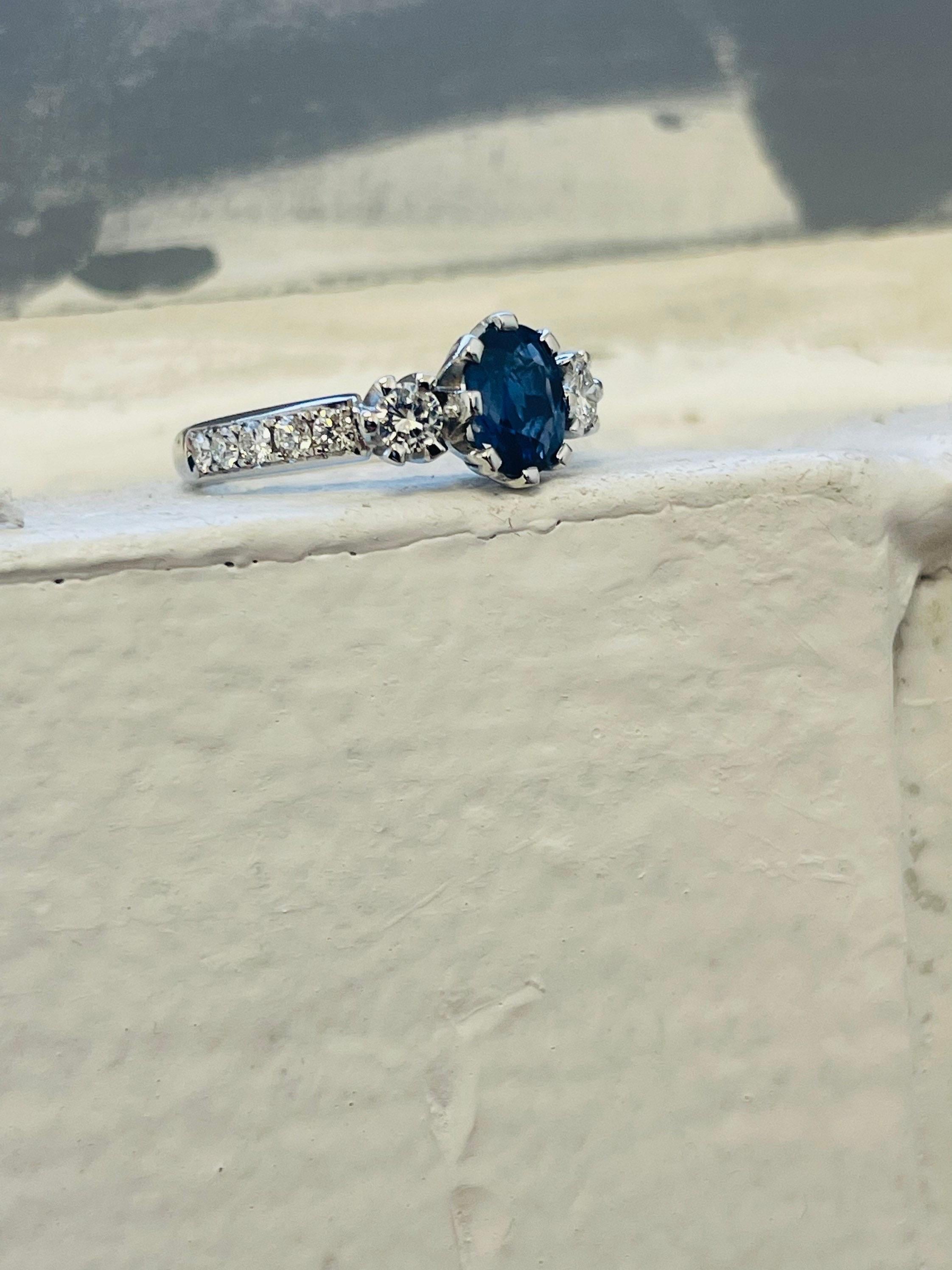 Bague de fiançailles en or blanc 18 carats avec saphir et diamant taille 6 Unisexe en vente