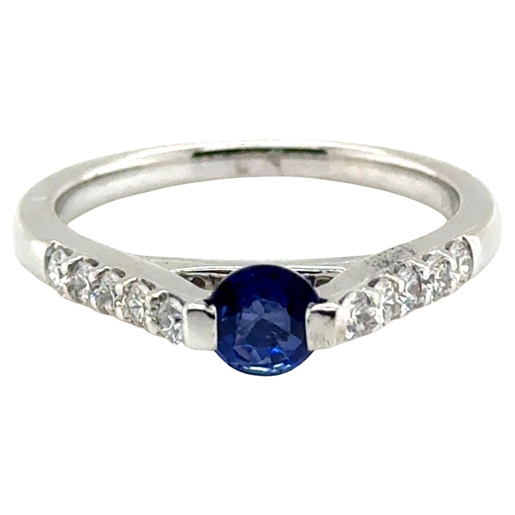 Verlobungsring mit Saphir und Diamant .85ct 18K Weißgold Geburtsstein Brand New Cares
