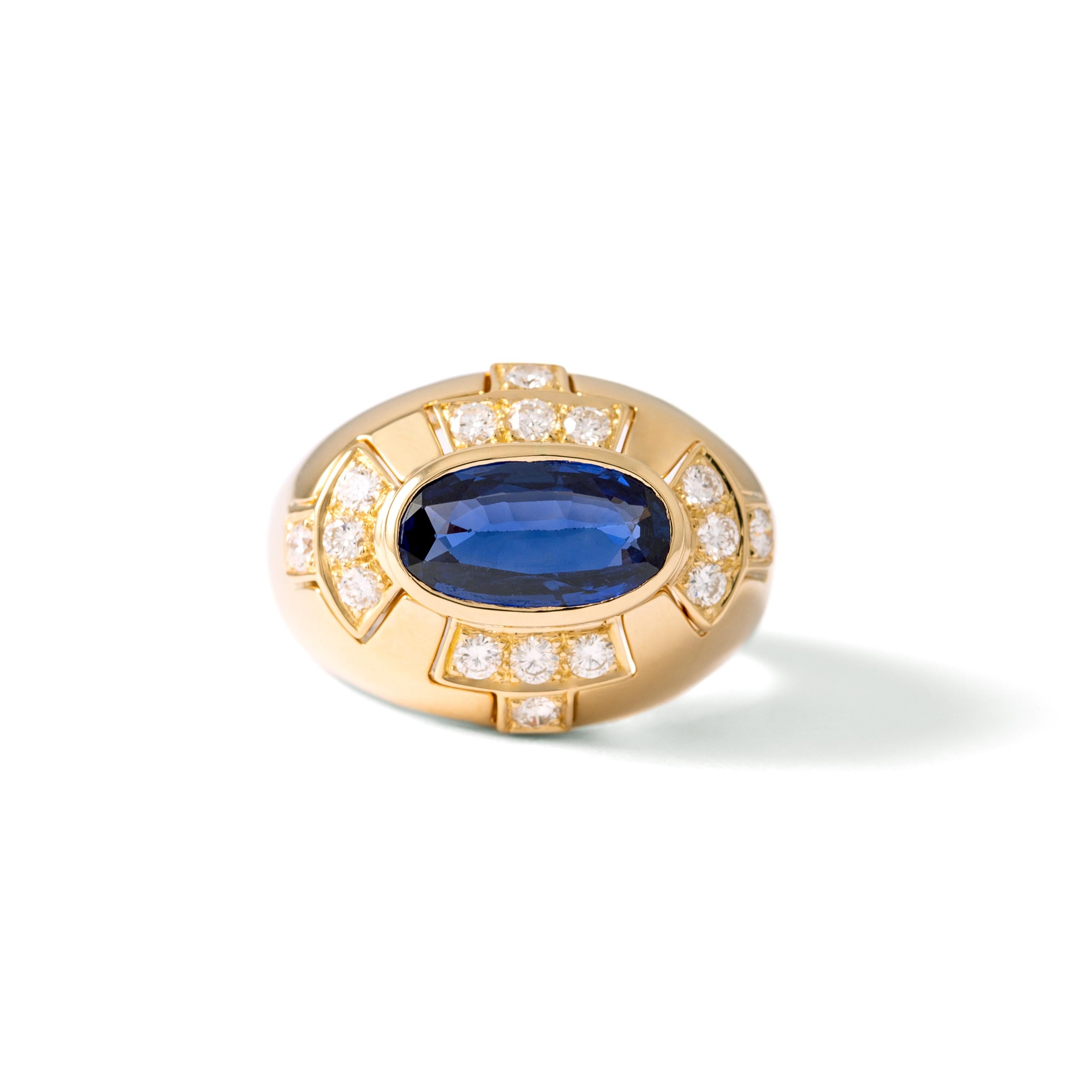Ring in 18kt yellow gold set with one oval cut sapphire 4.29 cts and diamonds 1.07 cts Size 53