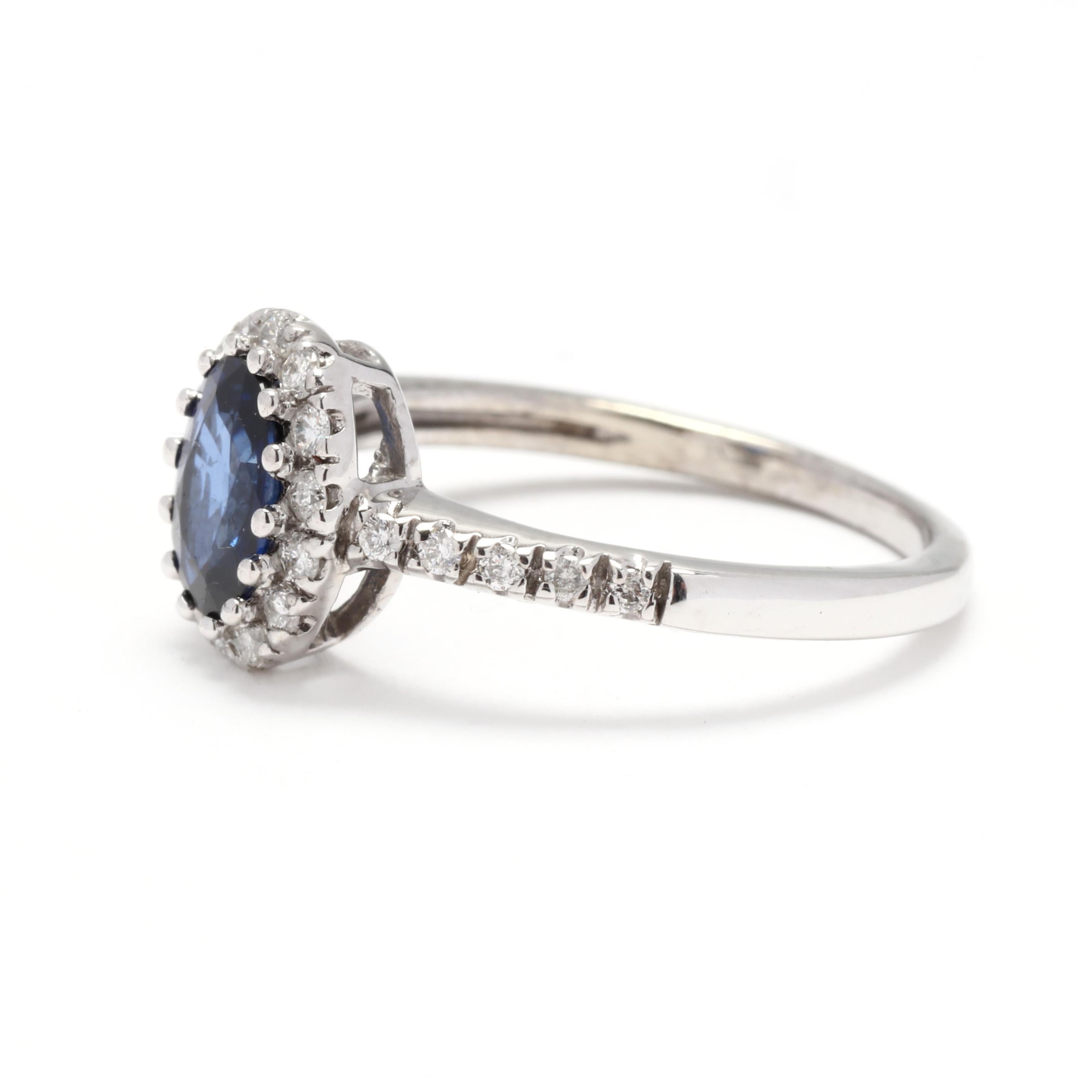 Bague de fiançailles halo de saphirs et diamants, or blanc 14 carats Bon état - En vente à McLeansville, NC