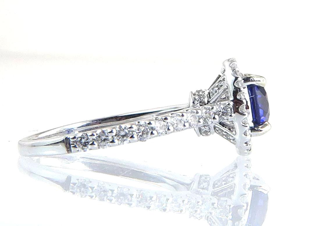 Bague de fiançailles halo de saphirs et diamants 1,64 carat, pierre de naissance en or blanc 14 carats Neuf - En vente à Dearborn, MI