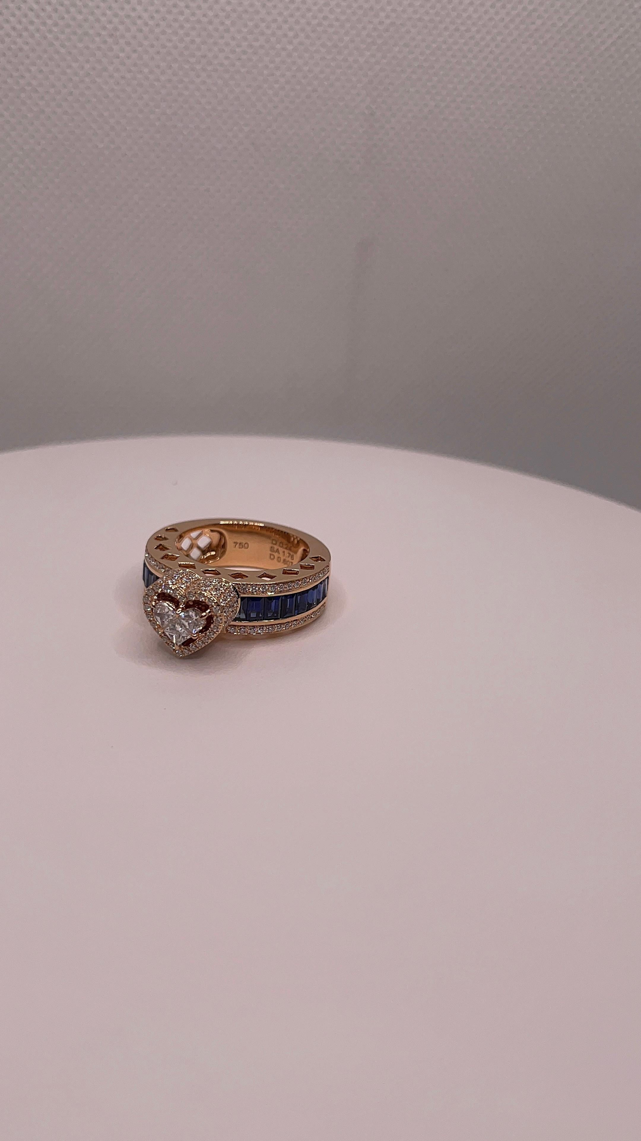 Taglio rotondo Anello con cuore di zaffiro e diamante in vendita