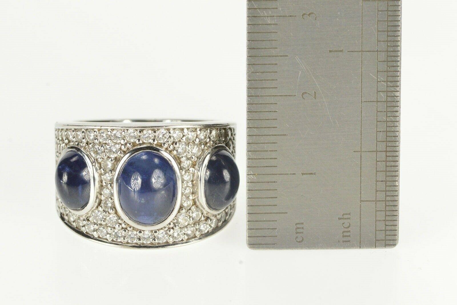 Sapphire and Diamond Modern Ring In Excellent Condition For Sale In Frederick, MD