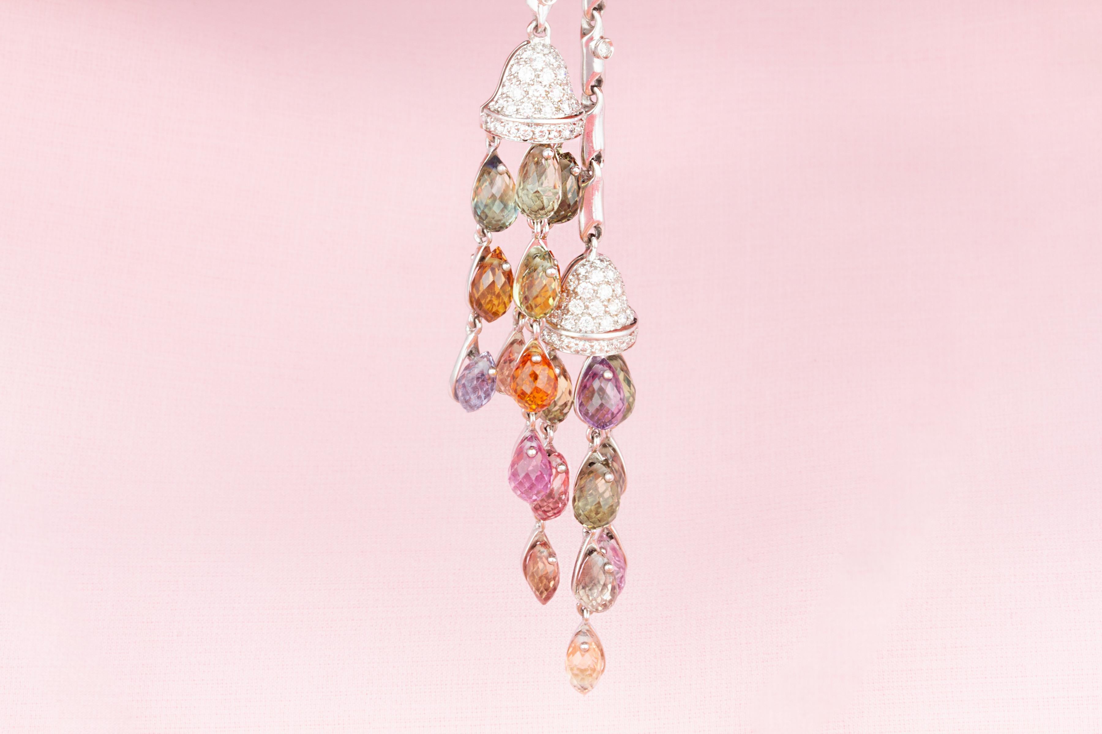 Donna Collana con diamanti e zaffiri, design di Ella Gafter in vendita