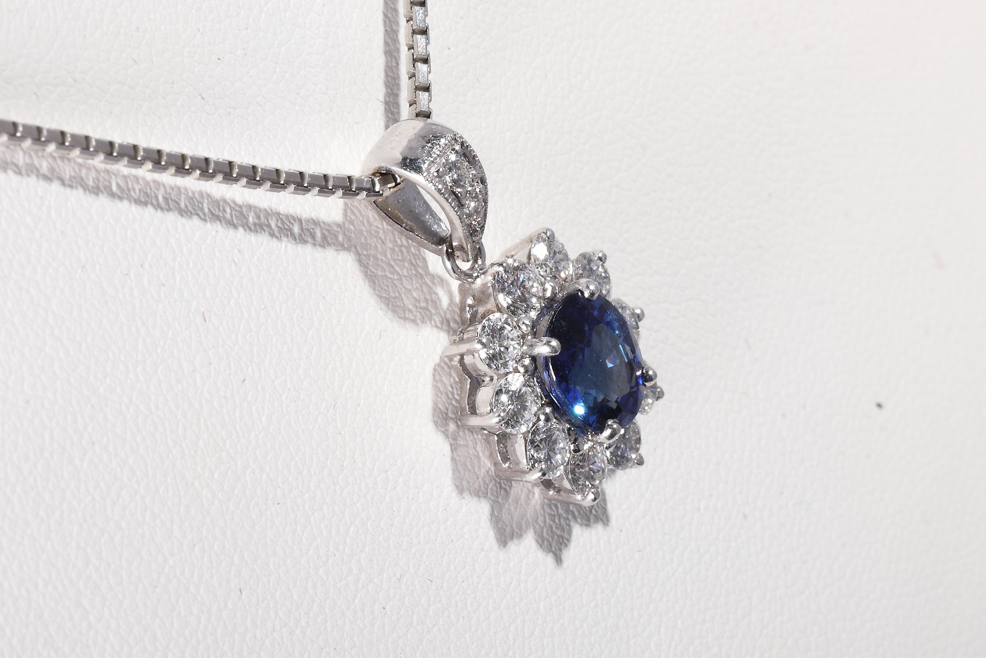 Sapphire Diamond Pendant In New Condition In Bad Kissingen, DE