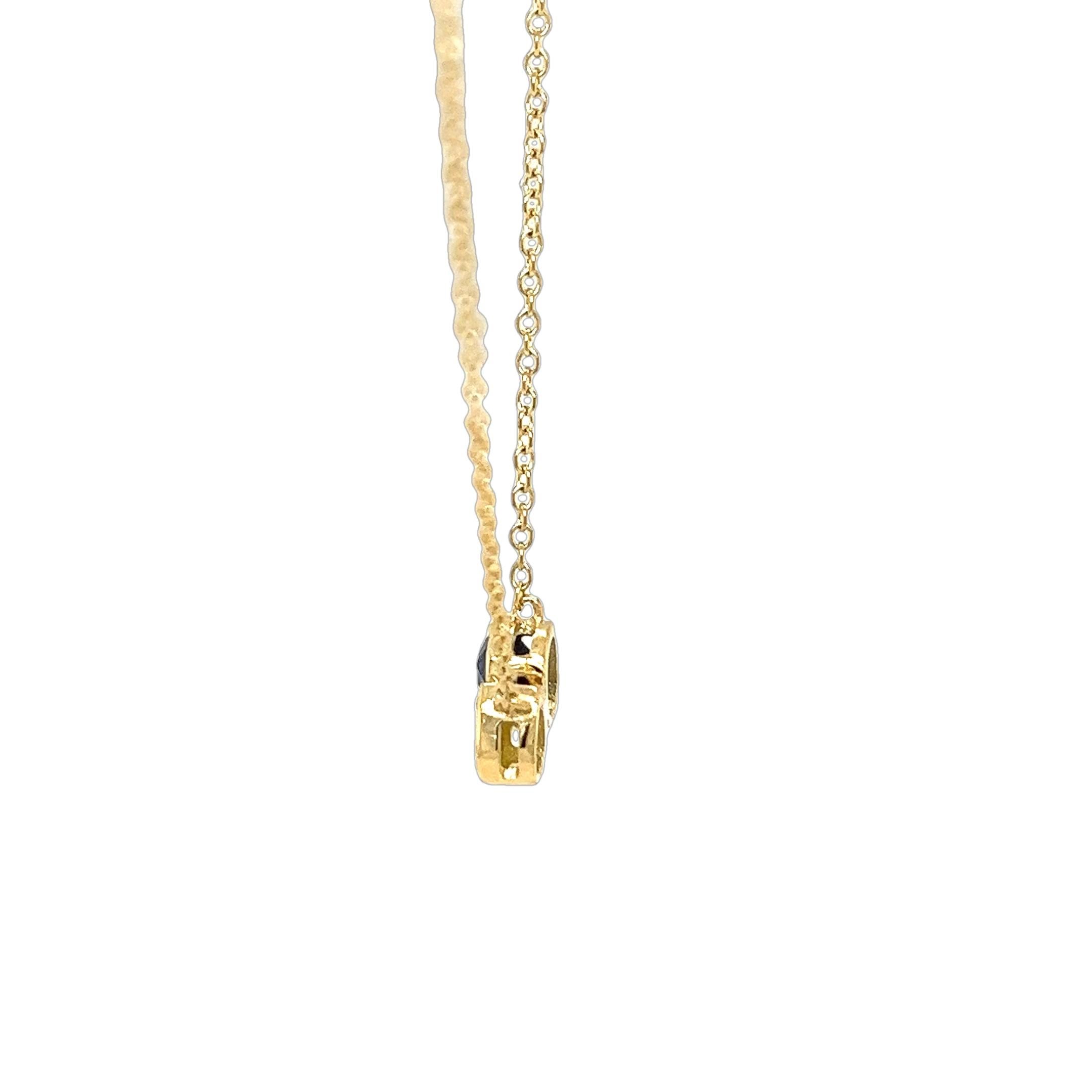 Pendentif saphir et diamant en or jaune 18ct, sur chaîne en or 18ct Neuf - En vente à London, GB
