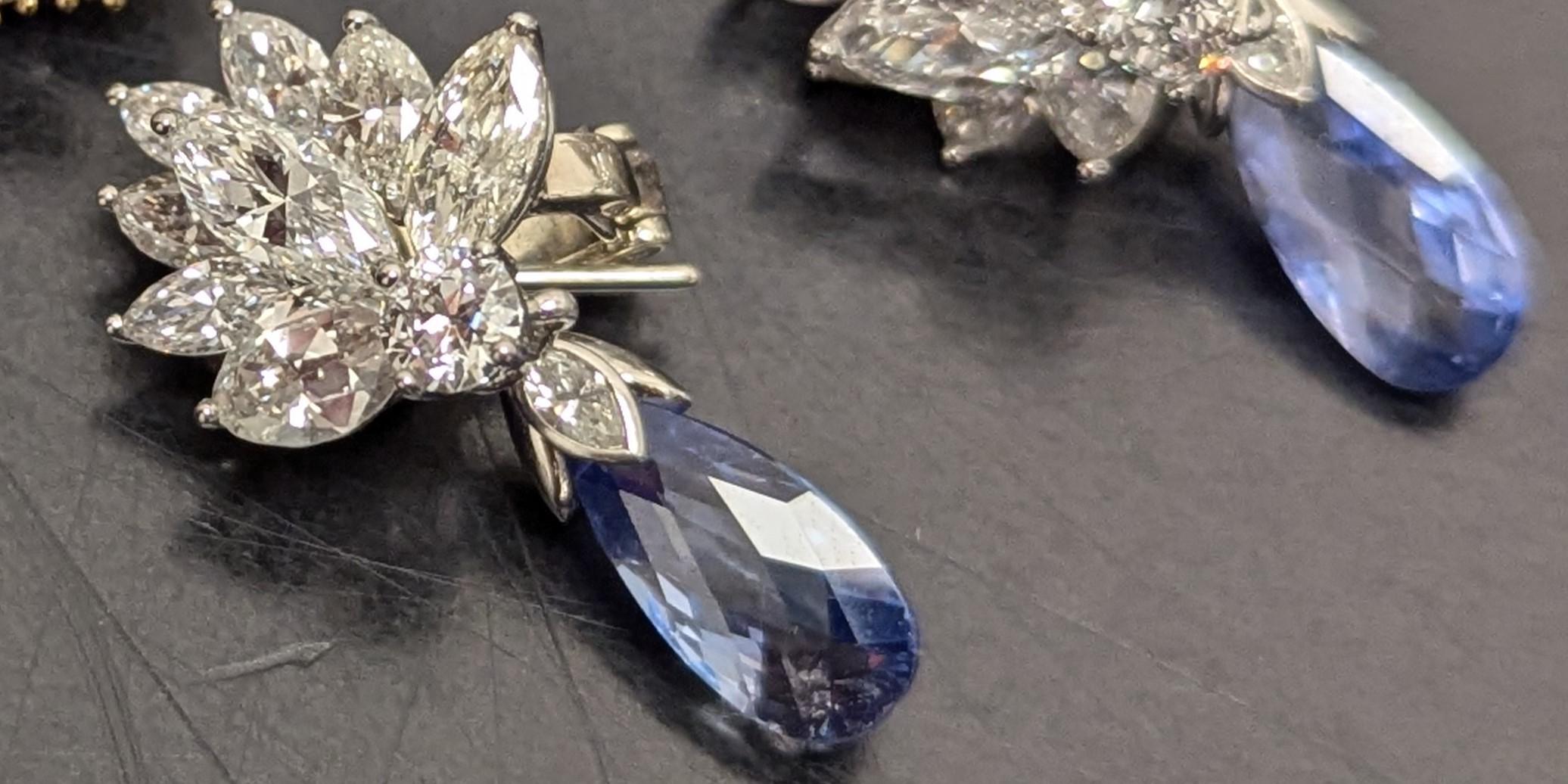 Taglio antico europeo Orecchini pendenti con zaffiro e diamante in platino con briolette certificati GIA in vendita