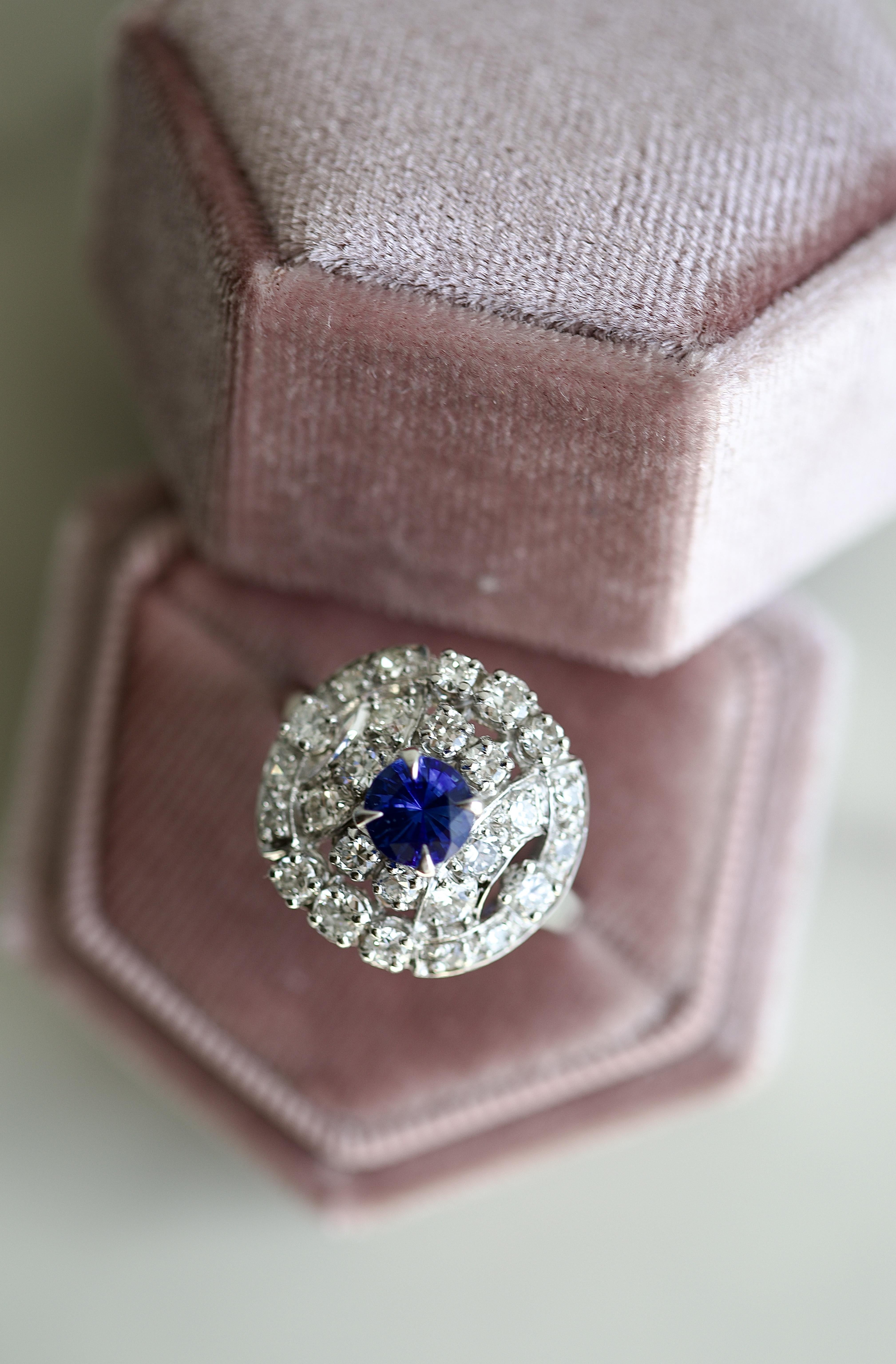 Sapphire Diamond Platinum Cluster Ring In Excellent Condition For Sale In Beverly Hills, CA
